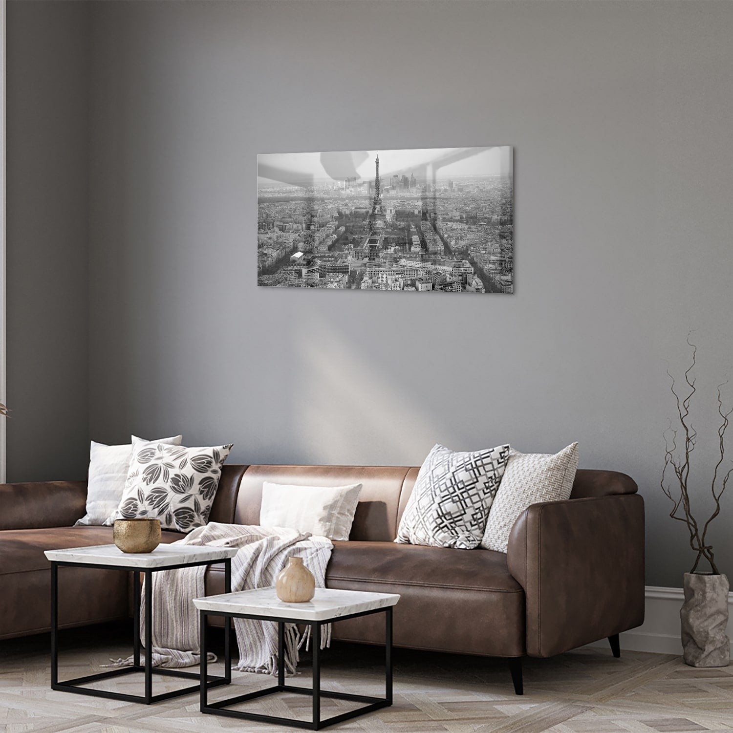 Zwart-wit glazen schilderij met uitzicht op de Eiffeltoren in Parijs