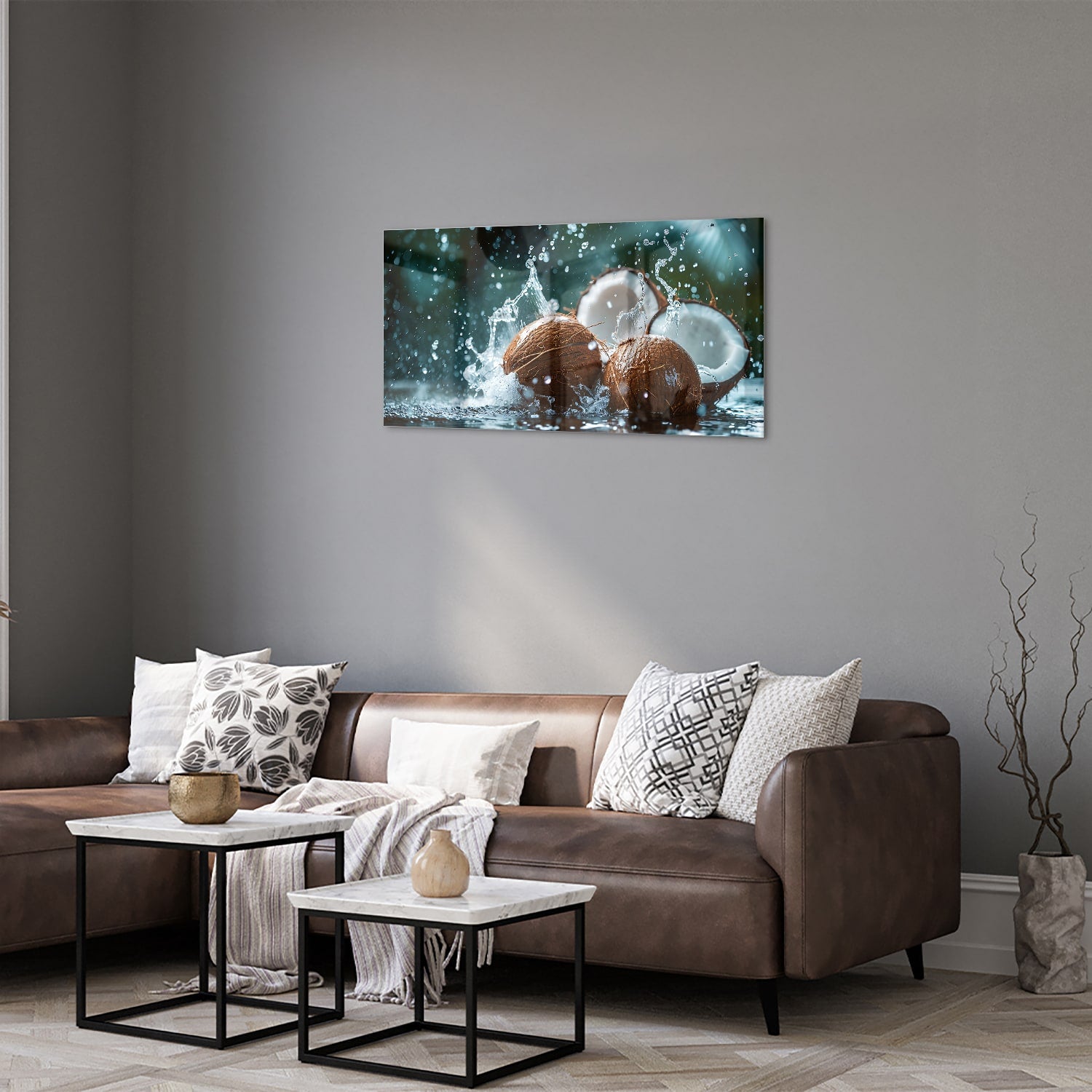 Glas schilderij van kokosnoten met spetters water, perfect voor wanddecoratie.