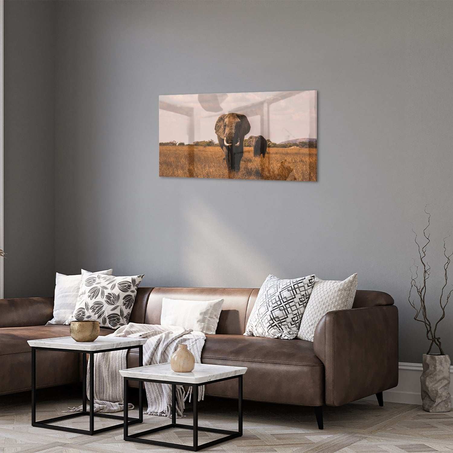Glazen schilderij van twee olifanten in een gouden graslandschap