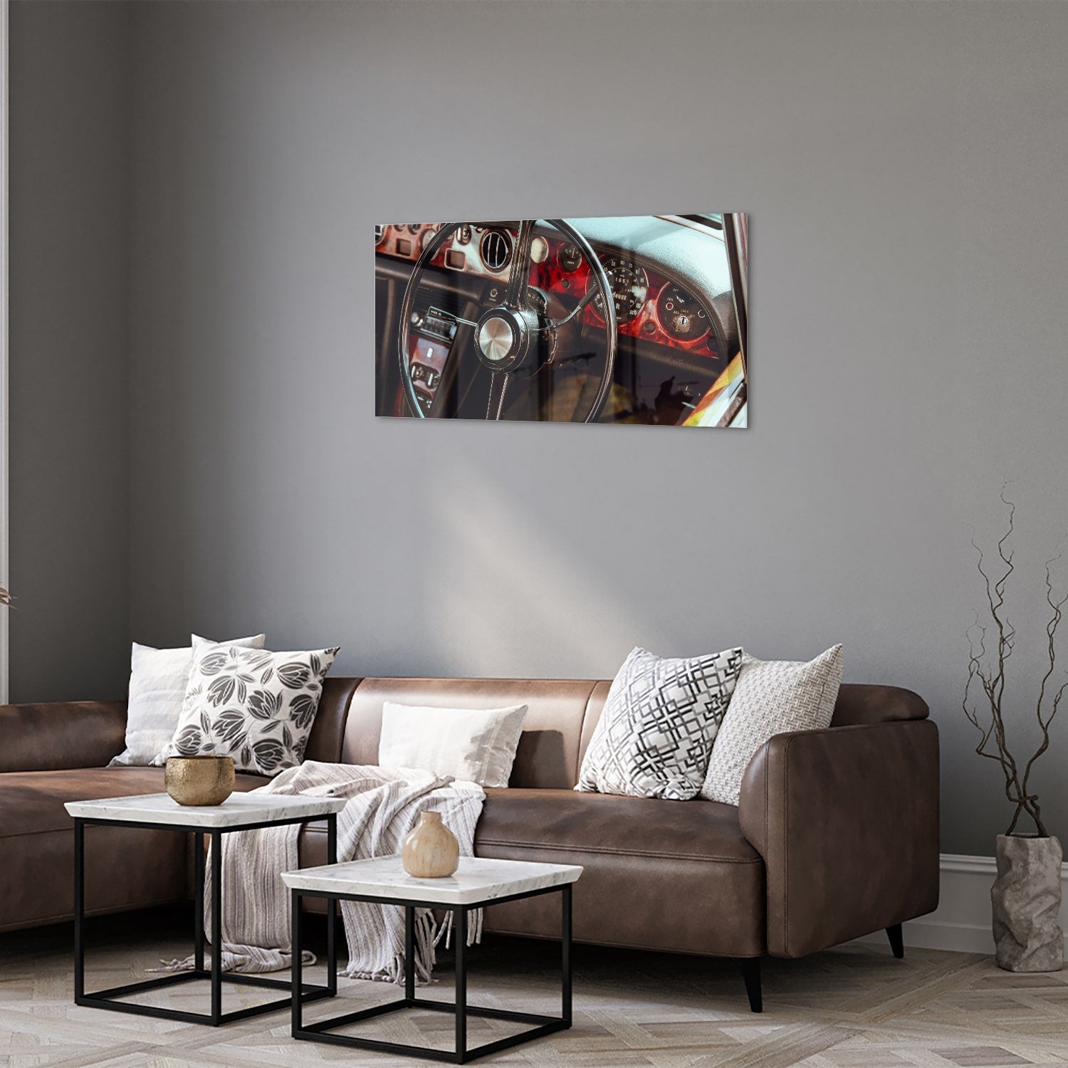 Glazen schilderij van een retro autostuur met dashboard details.