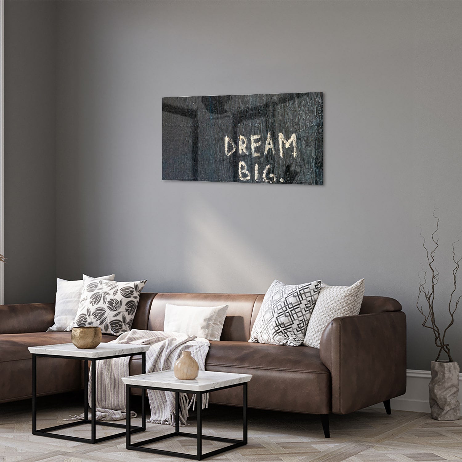 Glas schilderij met tekst 'DREAM BIG' in modern interieur