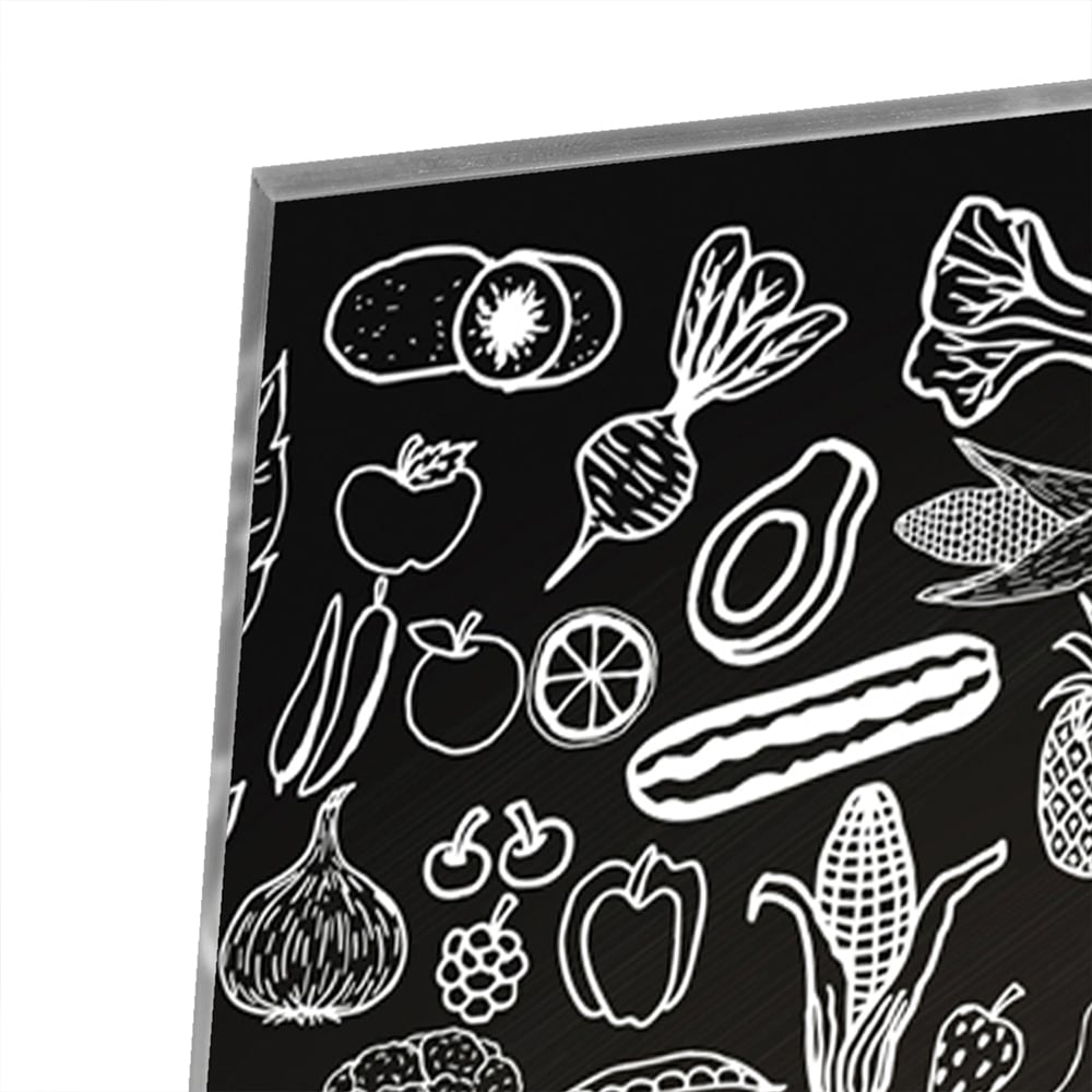 Glazen schilderij met zwart-witte illustraties aan een muur