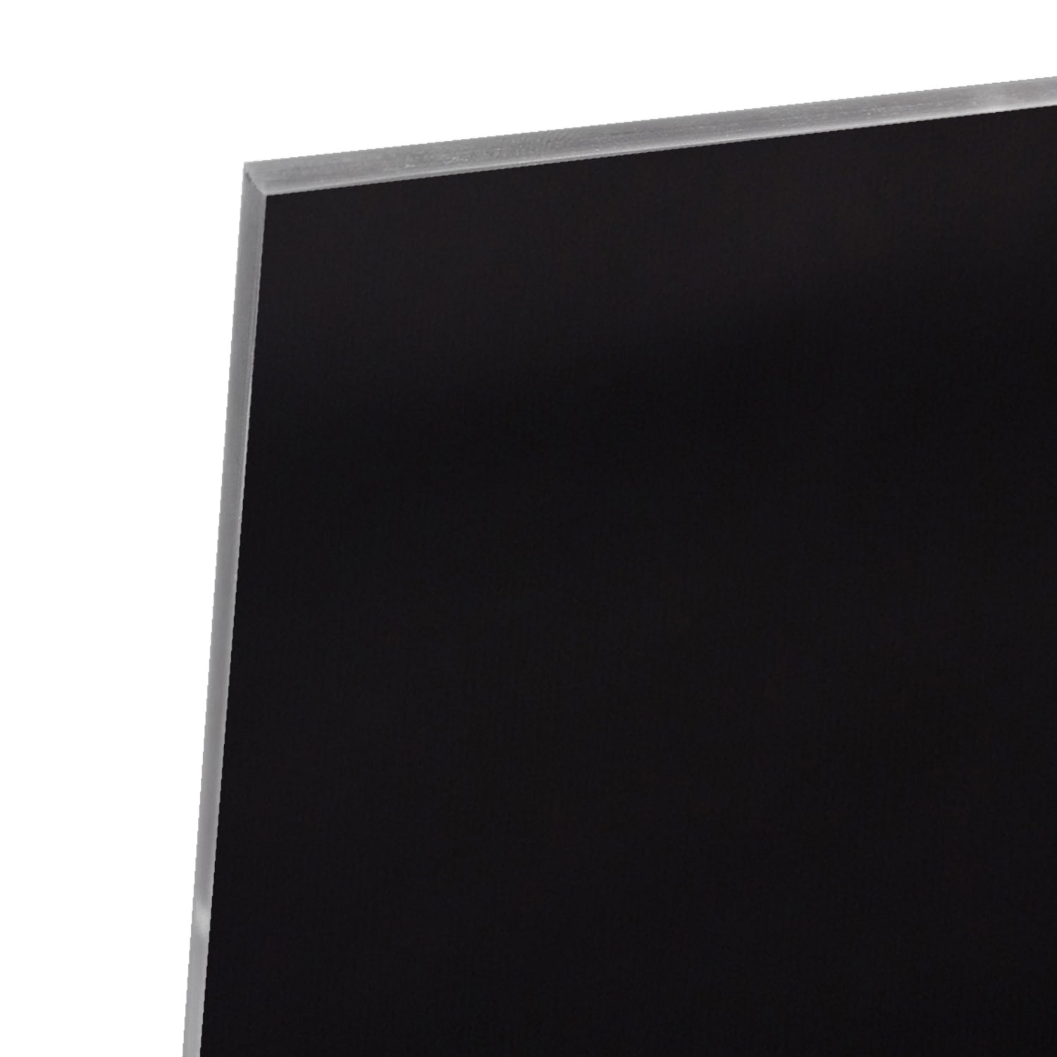 Glazen schilderij van een witte lelie aan de muur in een stijlvol interieur.