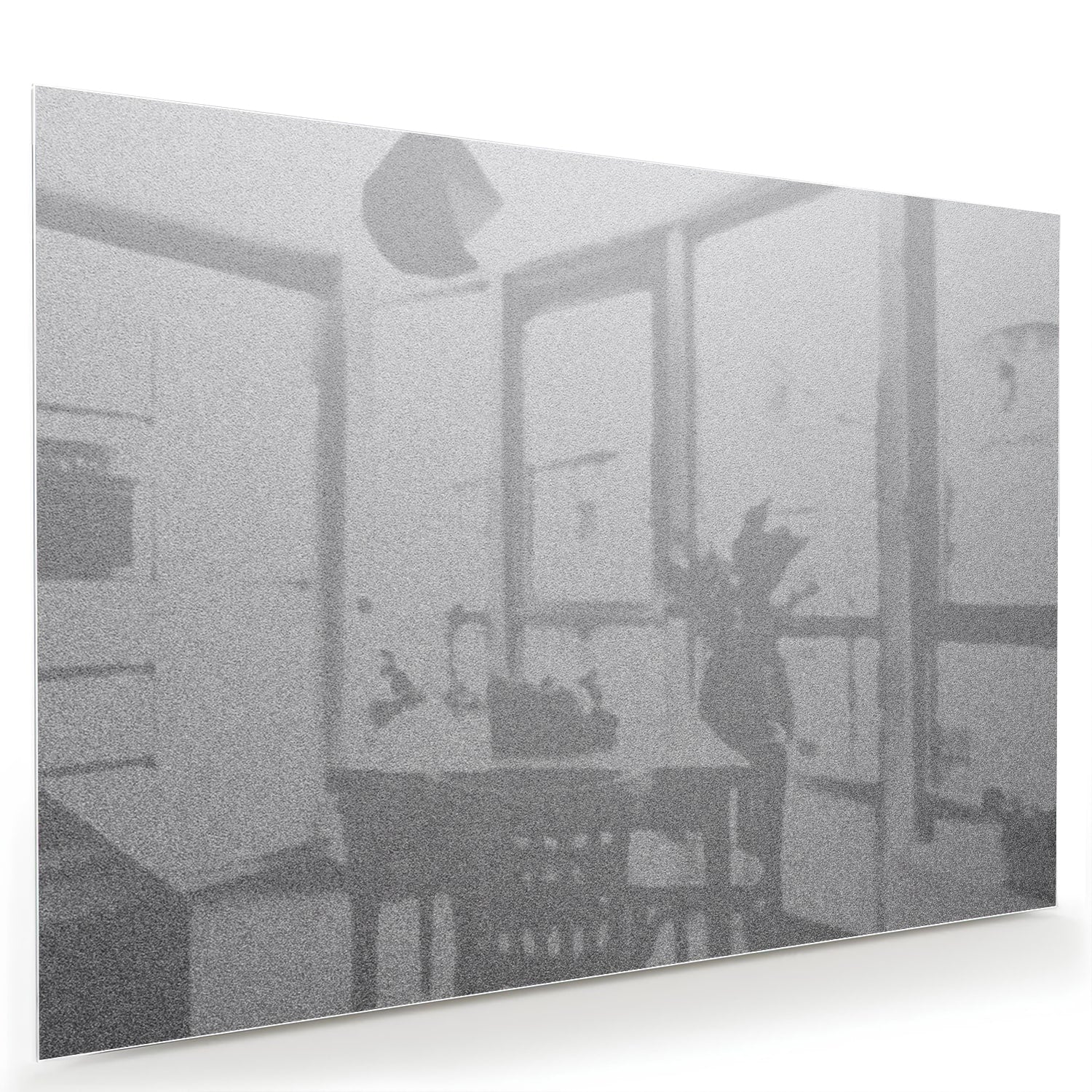 Minimalistisch glazen schilderij met reflecties, ideaal voor een modern interieur