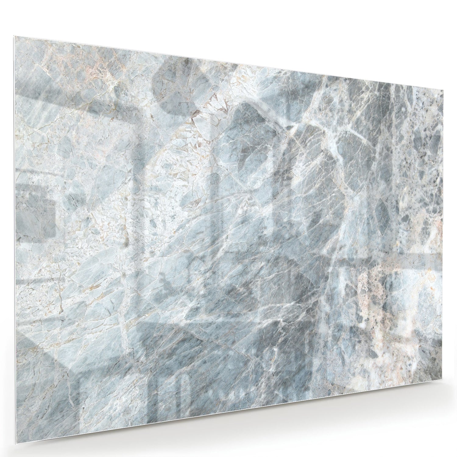 Uniek glazen schilderij met marmerlook in blauwtinten aan de muur
