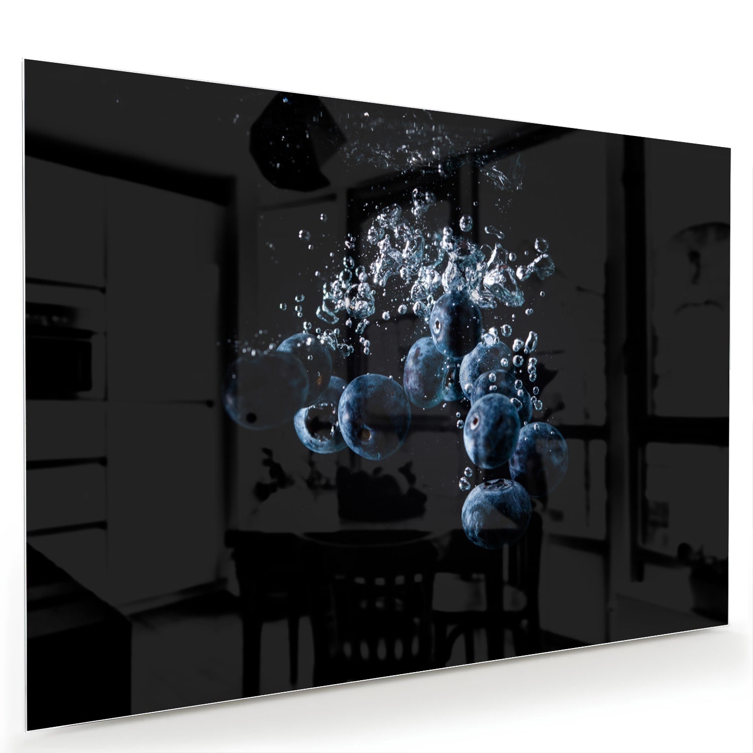 Abstract glazen schilderij met luchtbellen in zwart water