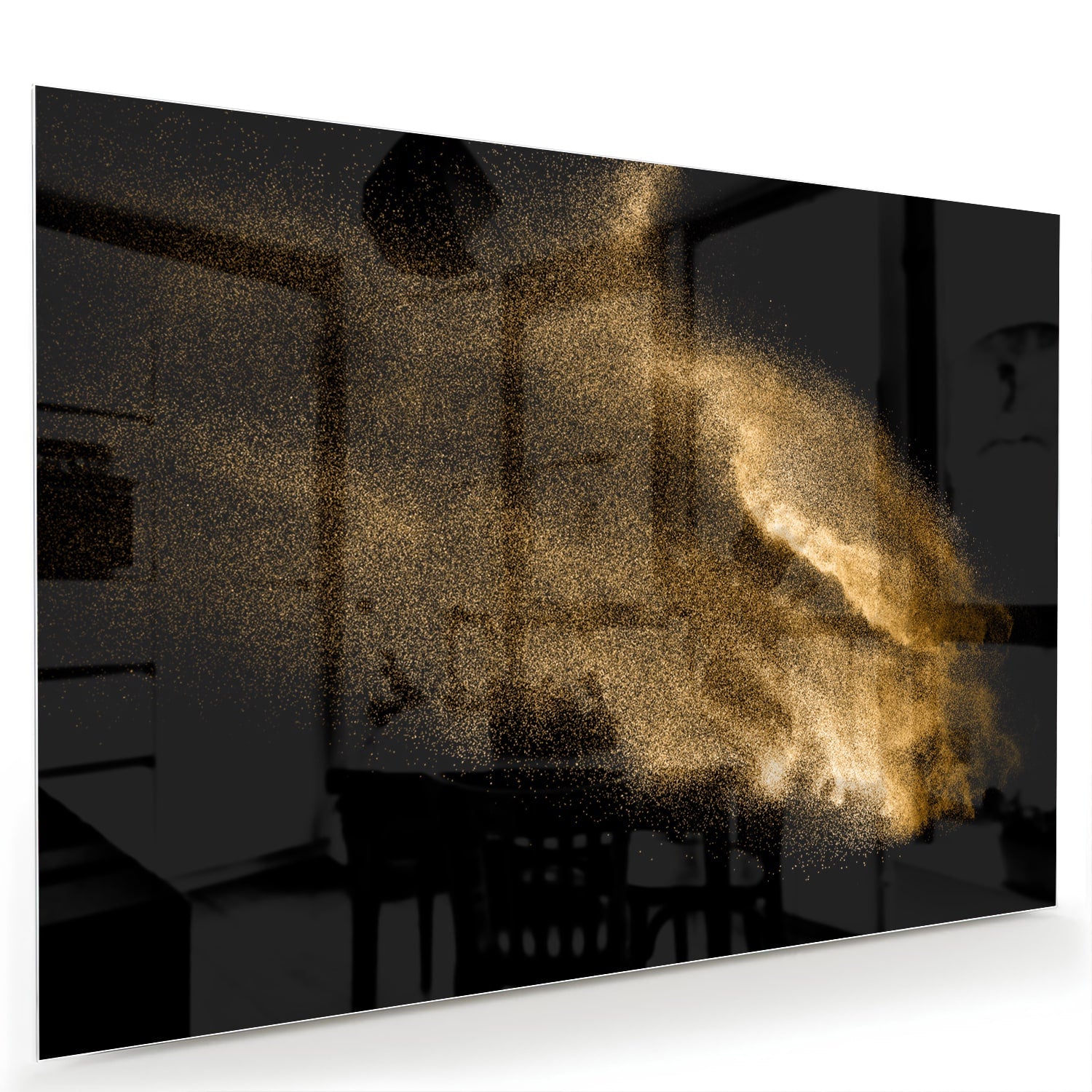 Glazen schilderij met een gouden hand op een zwarte achtergrond.