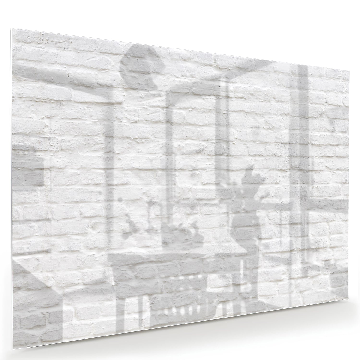 Glazen schilderij met witte bakstenen textuur aan de muur in moderne woonkamer.