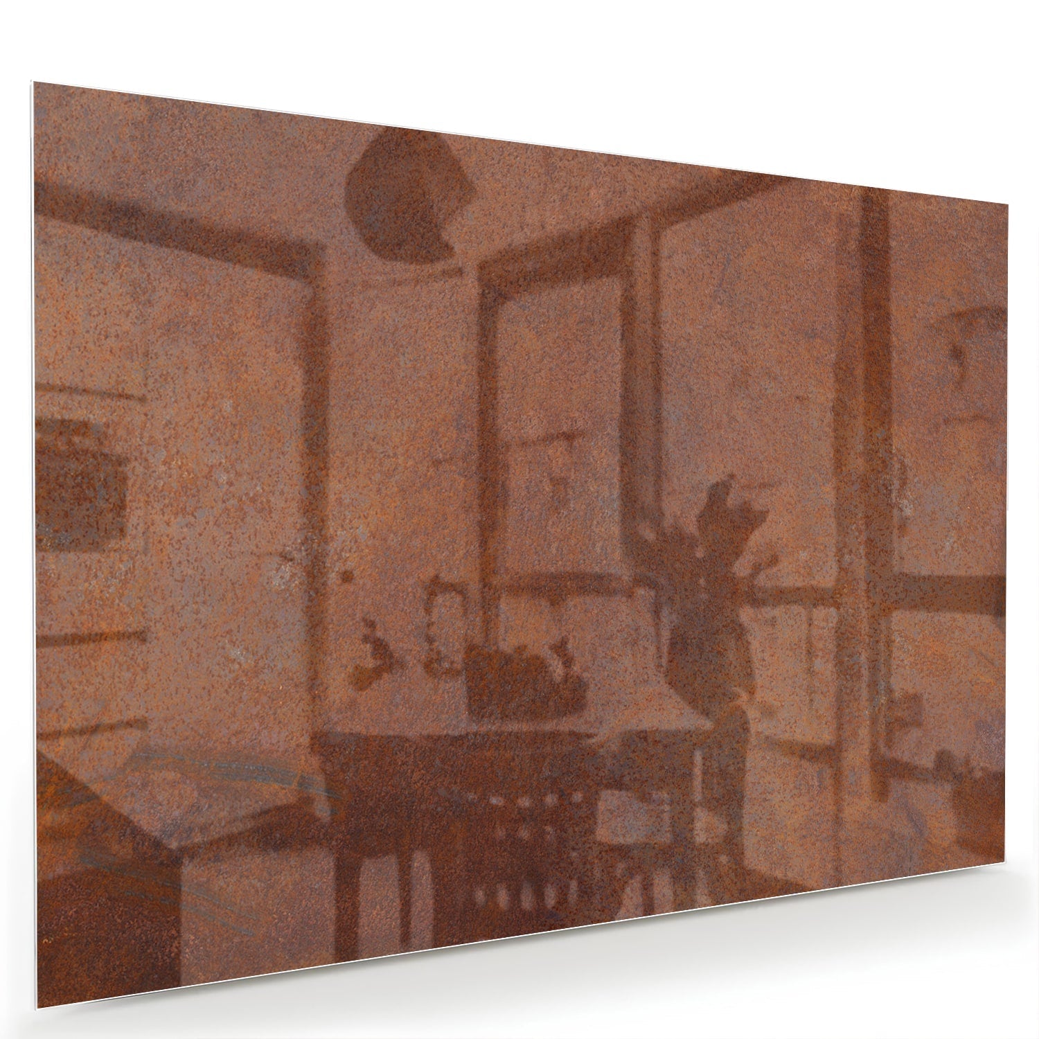 Abstract glazen schilderij met aardetinten boven een houten meubel.