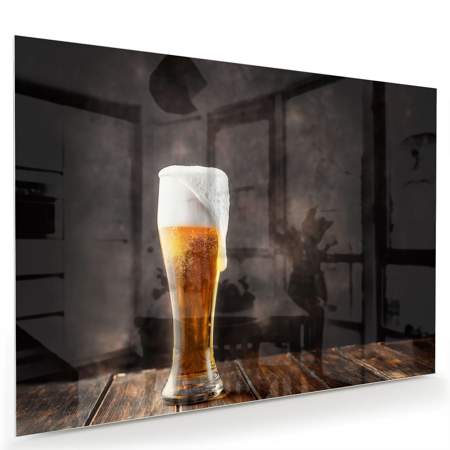 Glazen schilderij van een biertje op houten ondergrond