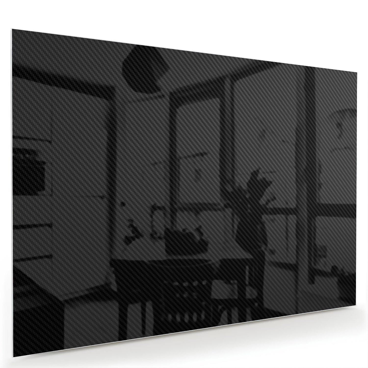 Zwart glazen schilderij hangt boven een houten console in een lichte woonkamer.