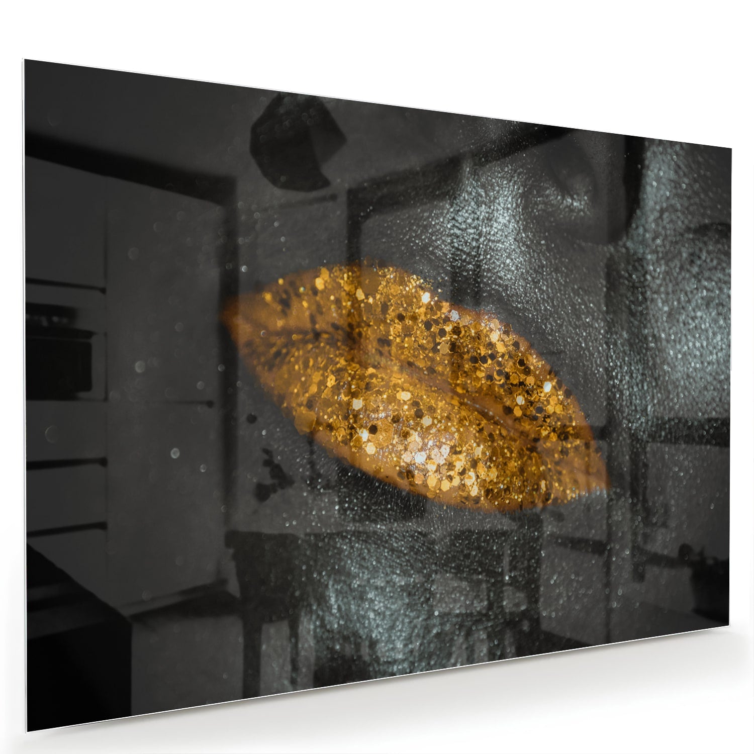 Glazen schilderij met een gouden blad op een zwarte achtergrond, perfect voor moderne interieurs.