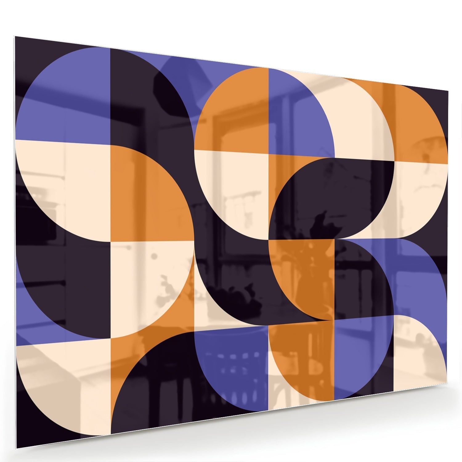 Abstract glazen schilderij met blauwe en oranjekleurige vormen, perfect voor moderne interieurs.