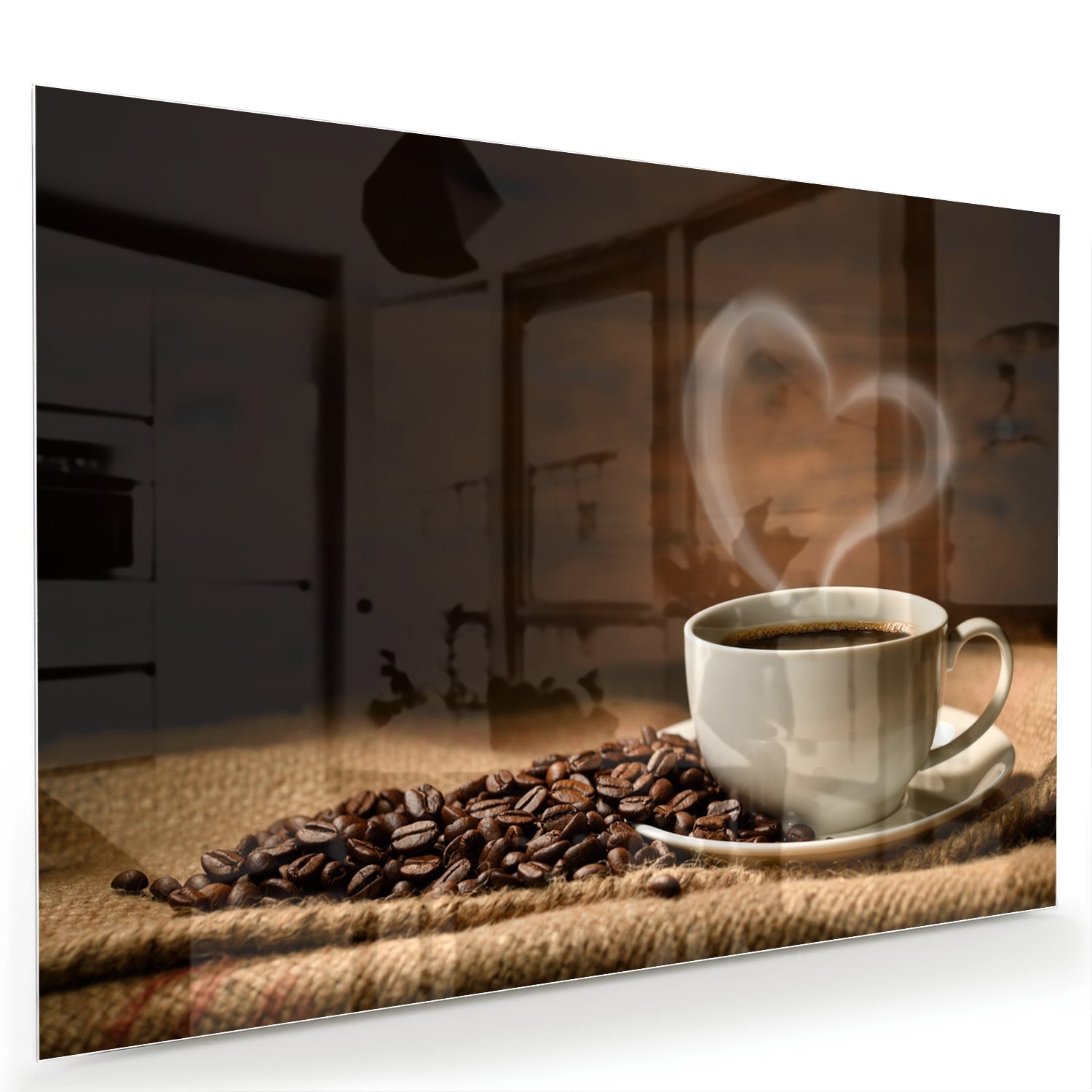Glazen schilderij van een kop koffie met koffiebonen op een houten tafel.