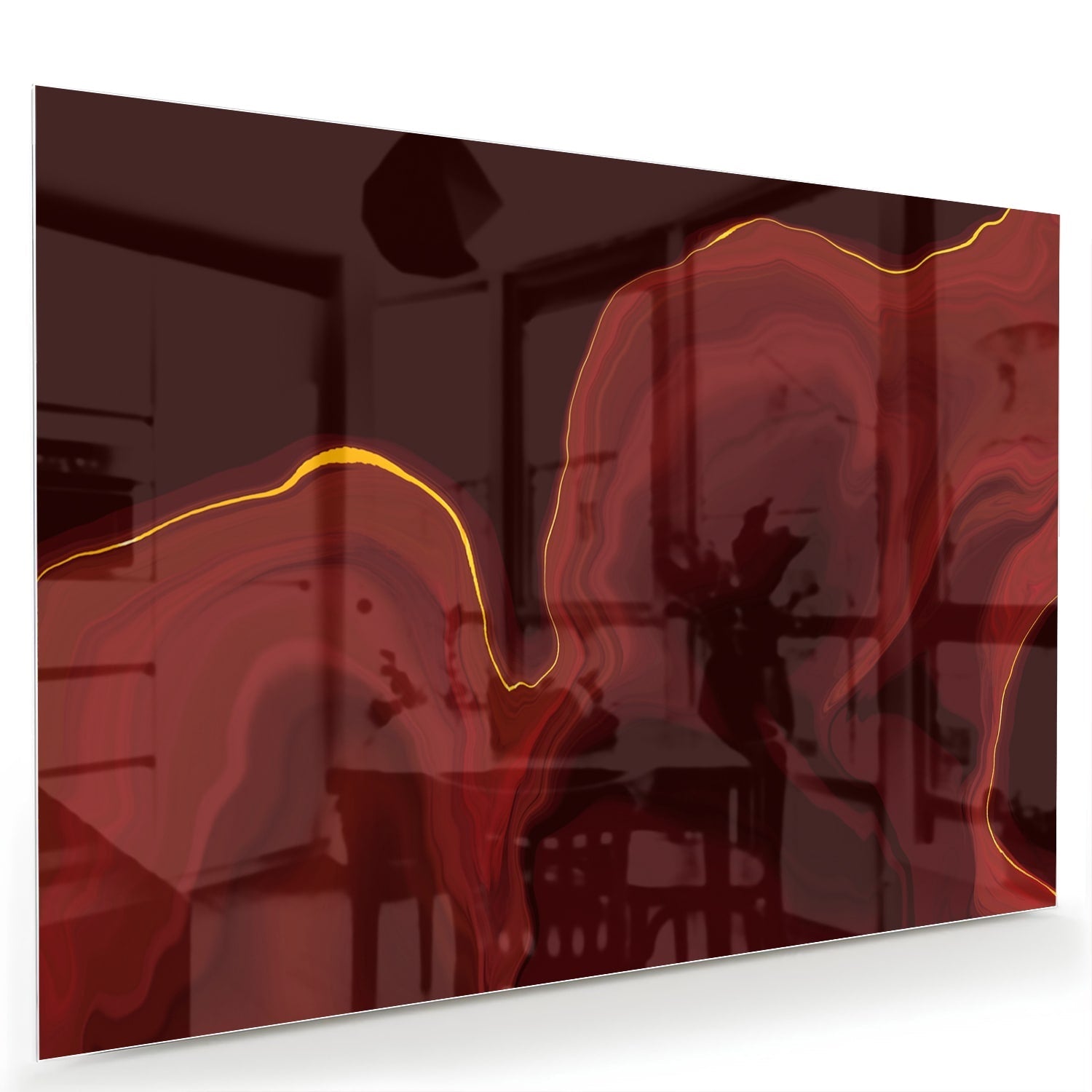 Abstract glazen schilderij met warme roodtinten aan de muur