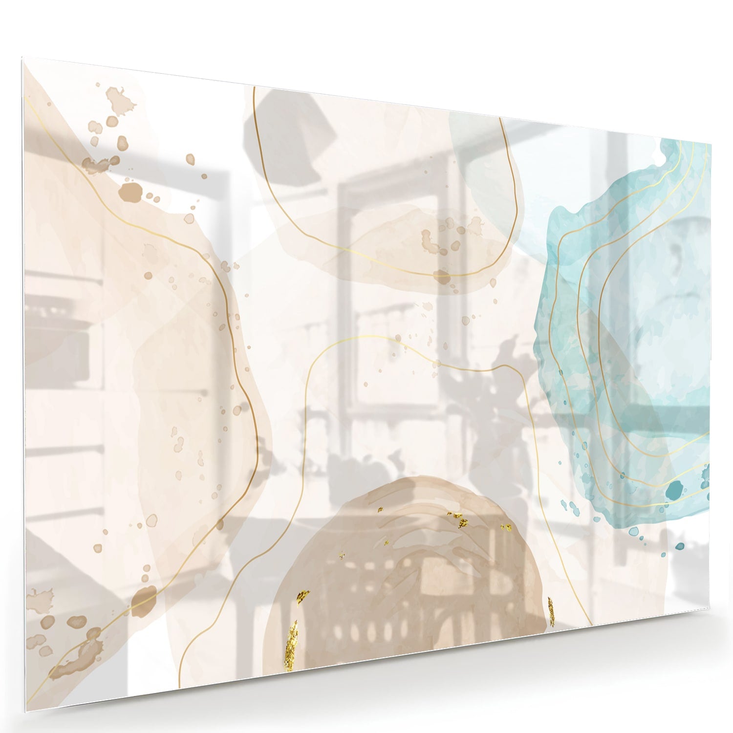 Elegante glazen schilderij met aqua en gouden tinten aan de muur.