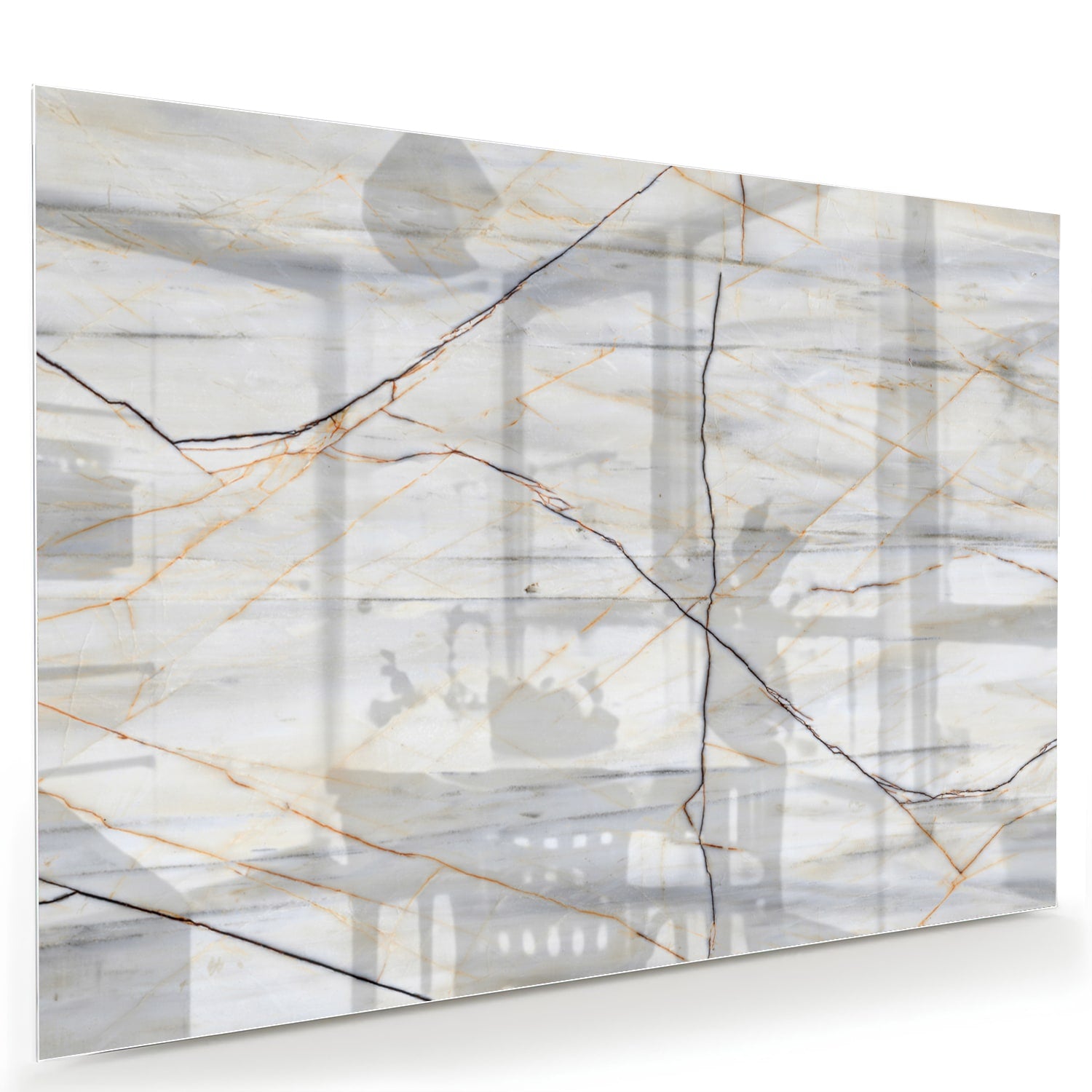 Elegante glazen schilderij met marmerpatroon en gouden lijnen in een moderne woonkamer.