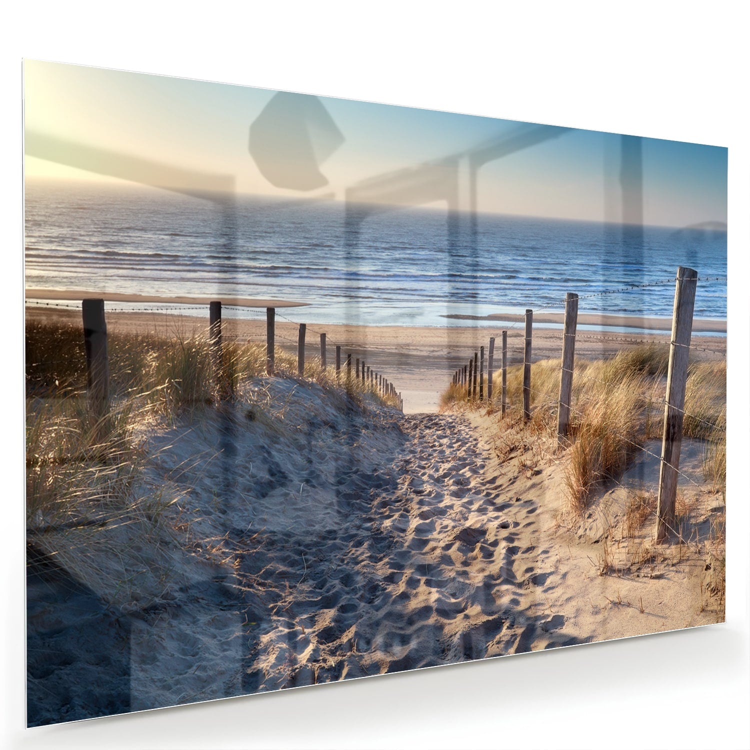 Glazen schilderij van een zandpad naar het strand met duinen en zee.