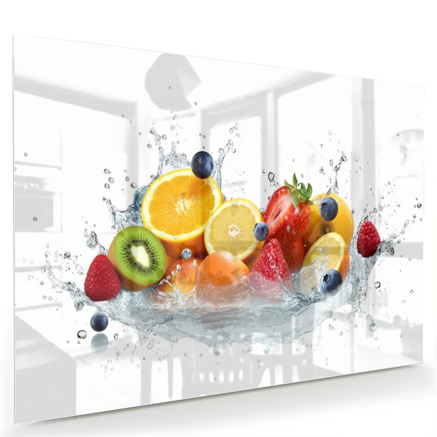 Glazen schilderij van een kleurrijke fruitcompositie aan een muur.
