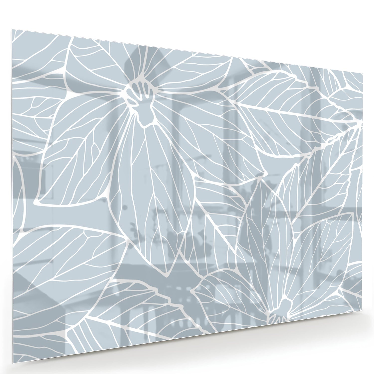 Glazen schilderij met botanische motieven aan de muur in een moderne woonkamer.