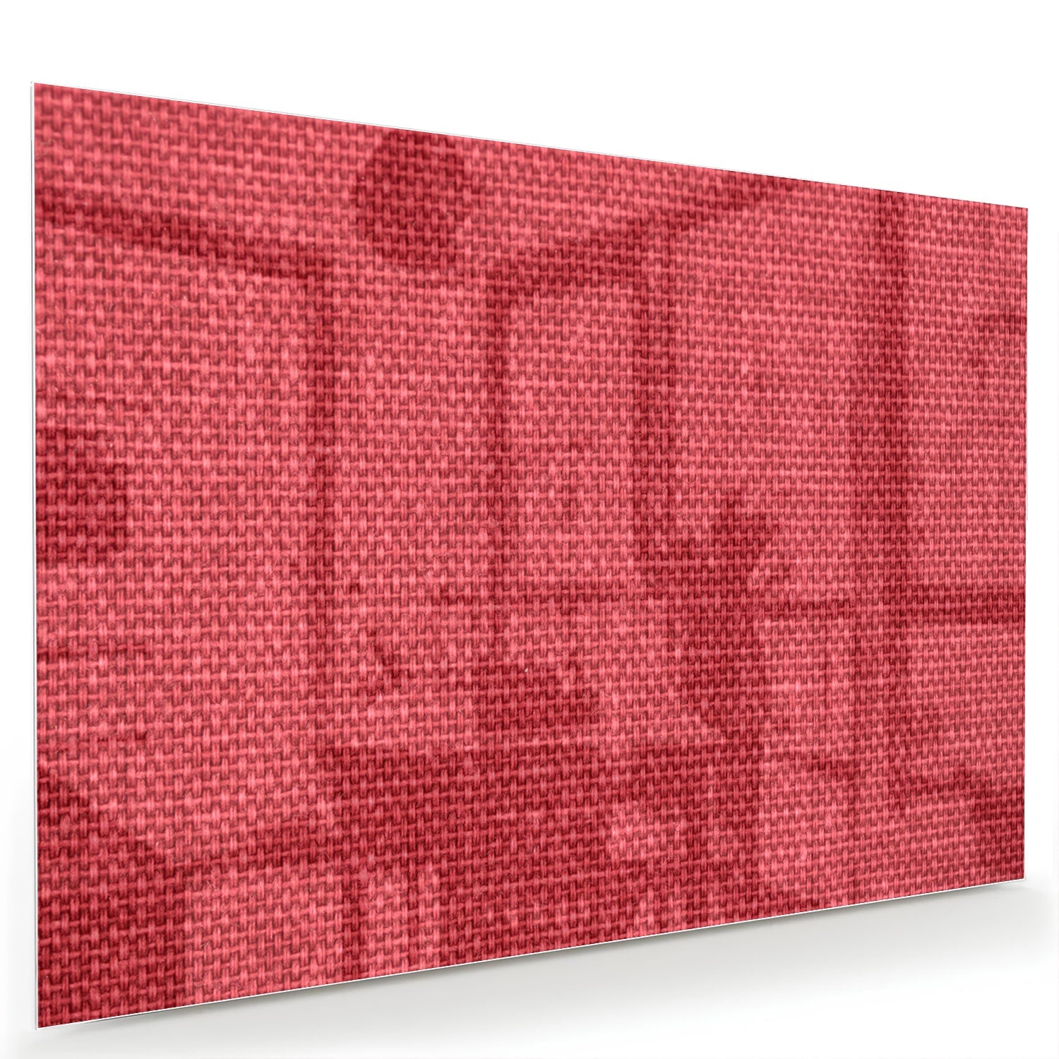 Modern glazen schilderij in helder rood aan de muur boven een licht houten kast.
