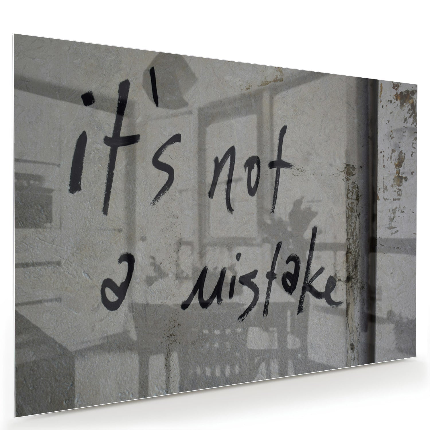 Glazen schilderij met de tekst 'it's not a mistake' aan de muur