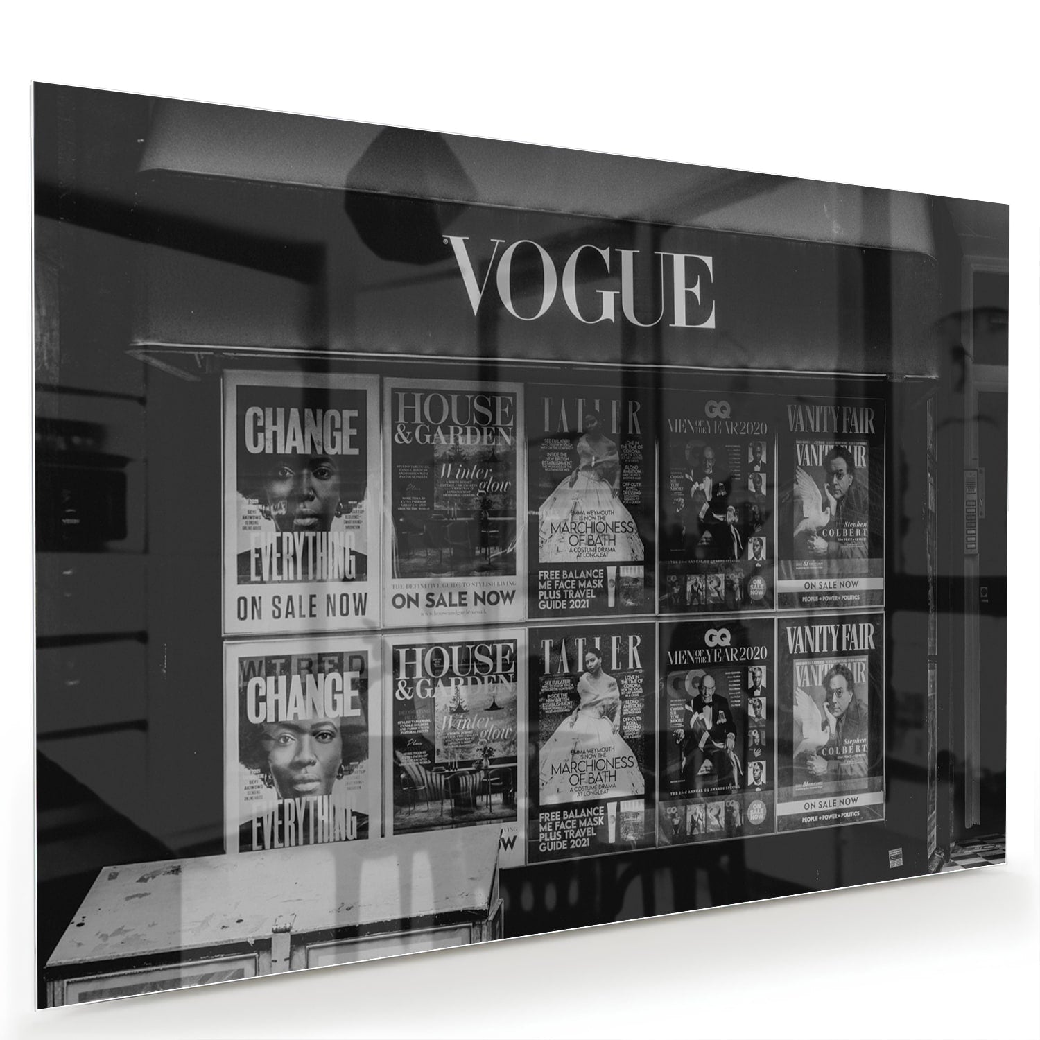 Glazen schilderij van Vogue met modecovers in modern interieur