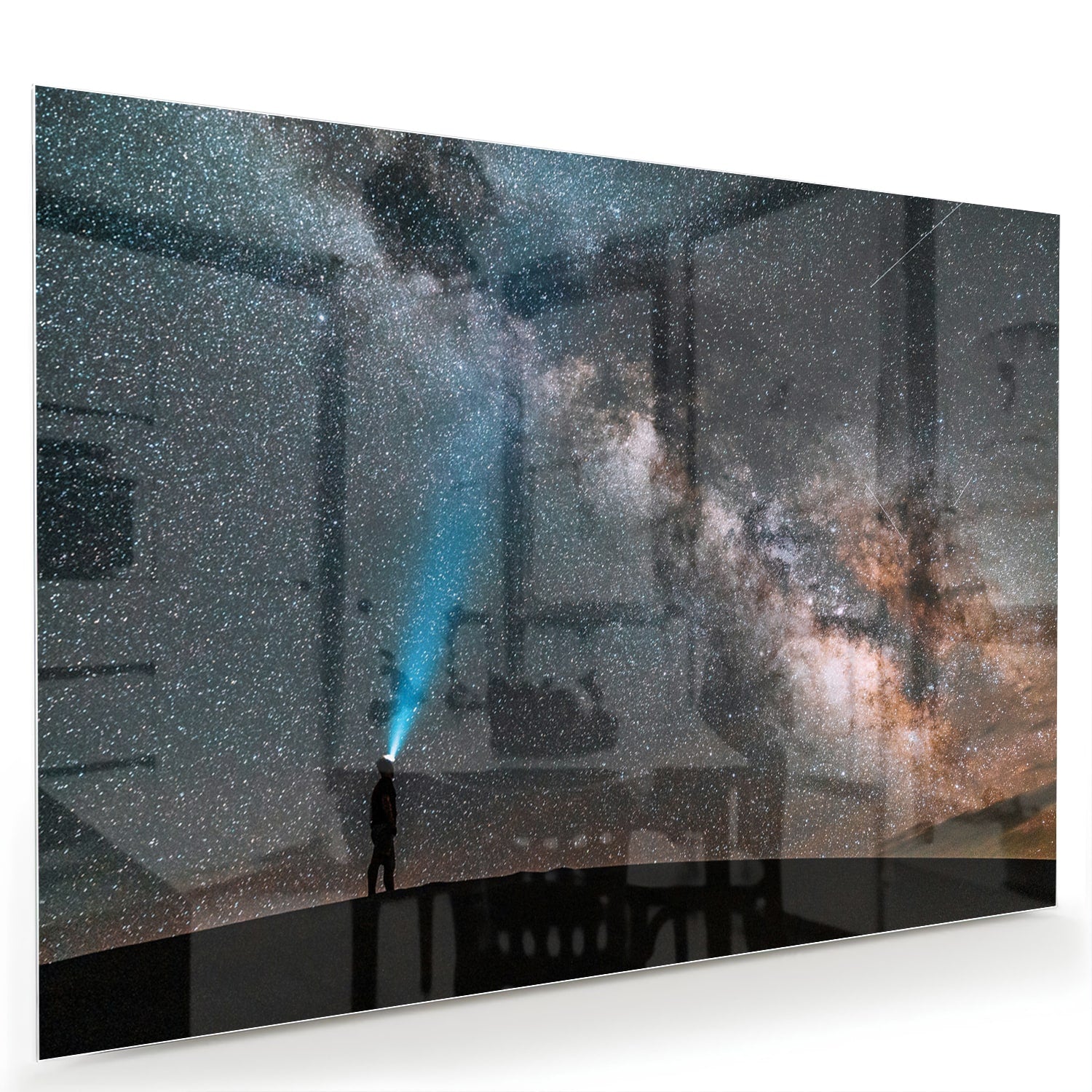 Glazen schilderij van een sterrenhemel met een lichtstraal.