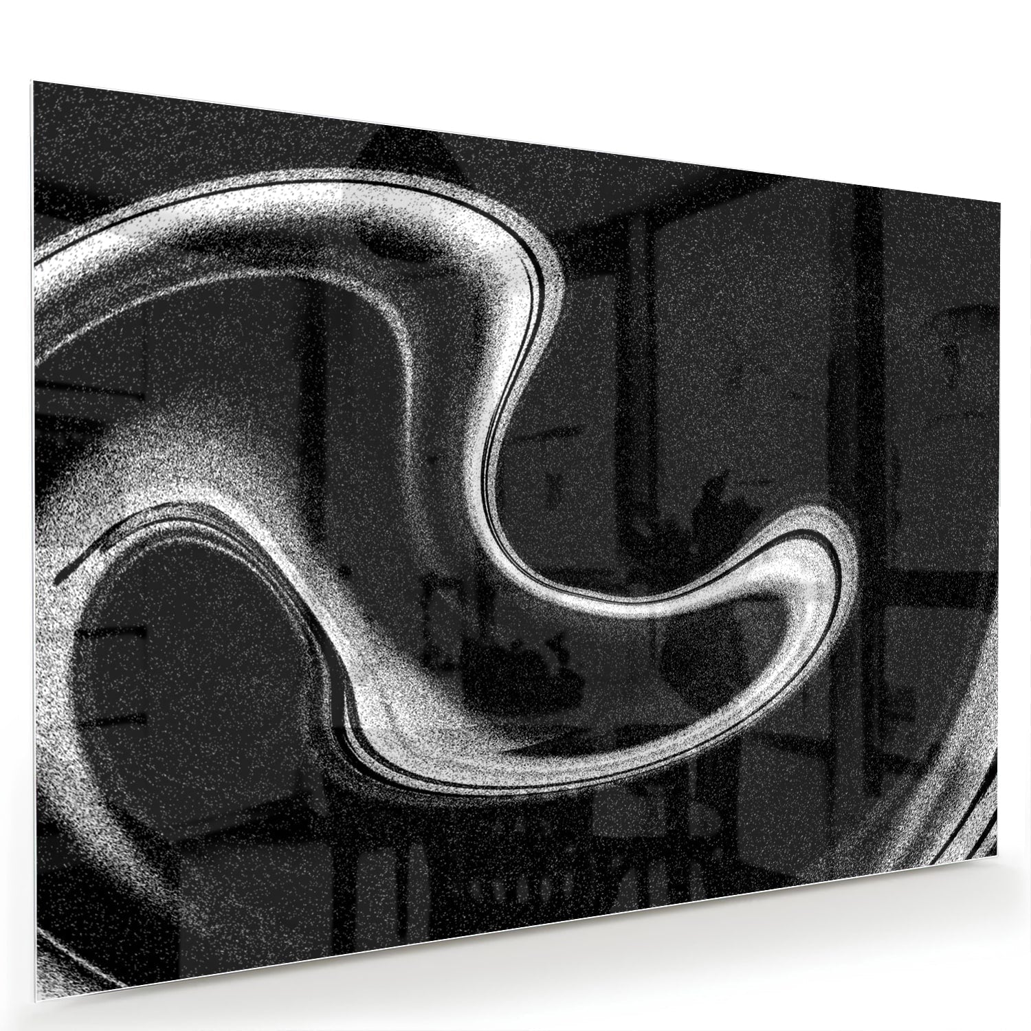 Zwart-wit glazen schilderij met abstracte golven, geschikt voor moderne interieurs.