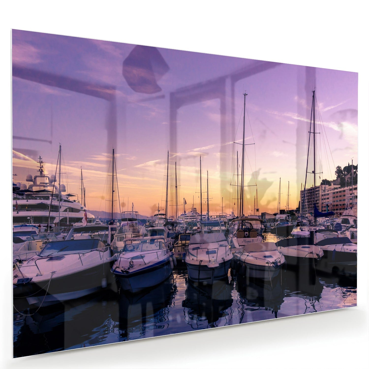 Glazen schilderij van een zonsondergang bij de haven met boten