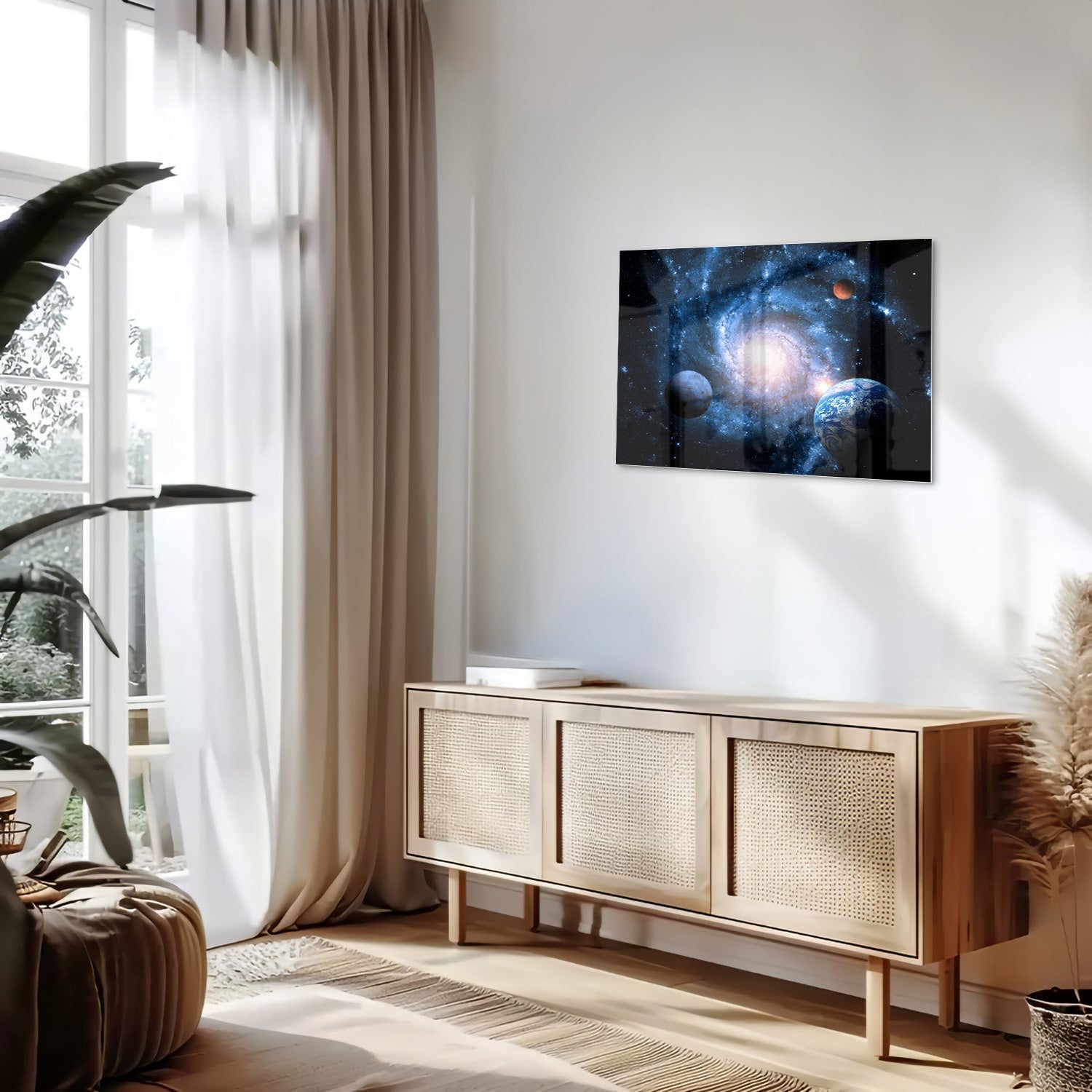 Glazen schilderij van het heelal met sterren en planeten, hangend aan de muur