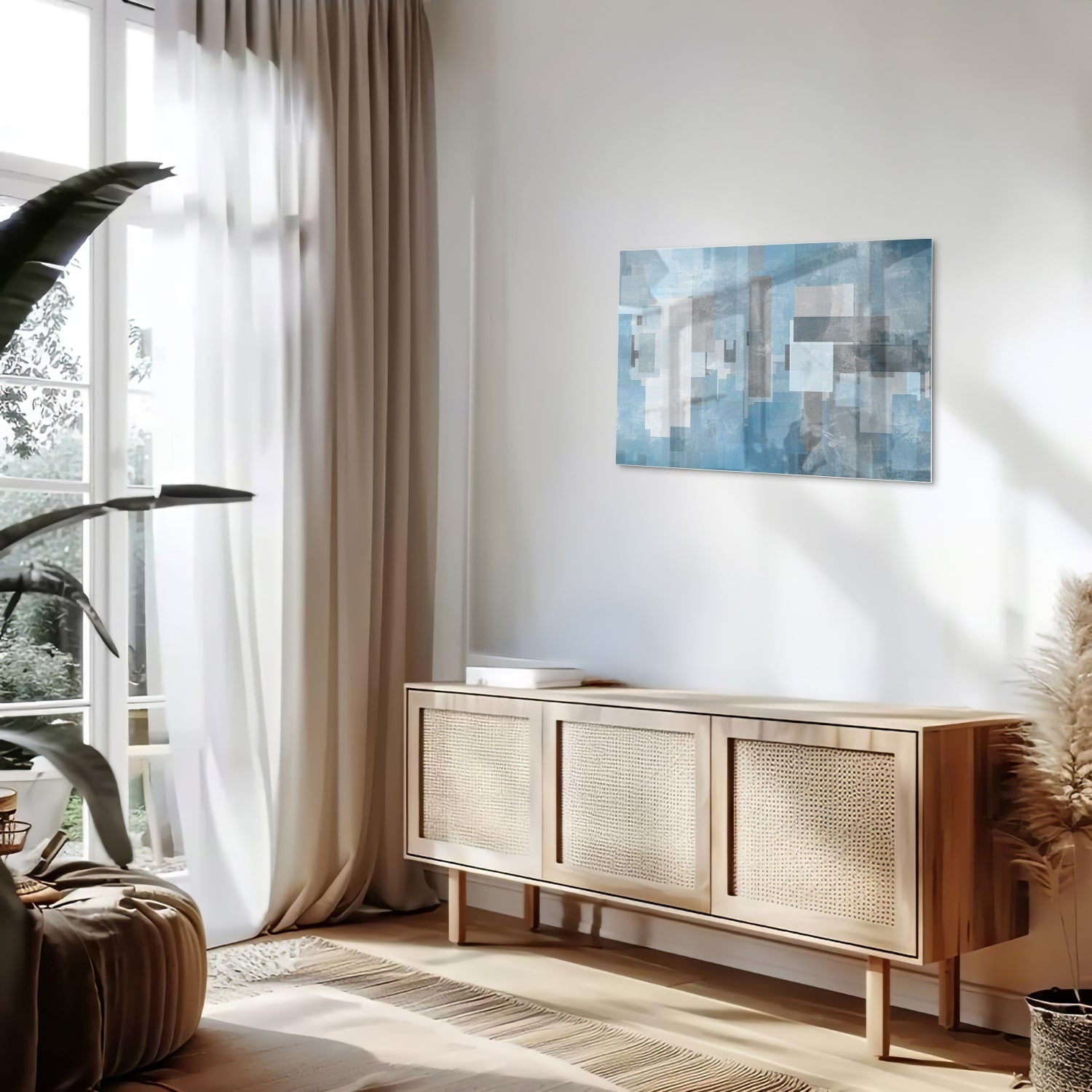 Abstract glas schilderij met blauwe en grijze tinten aan de muur