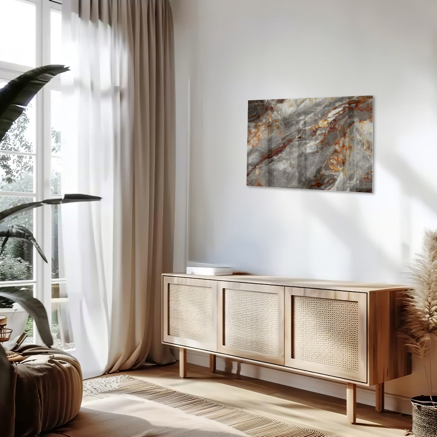 Glazen schilderij met marmerlook in grijs en oranje aan de muur