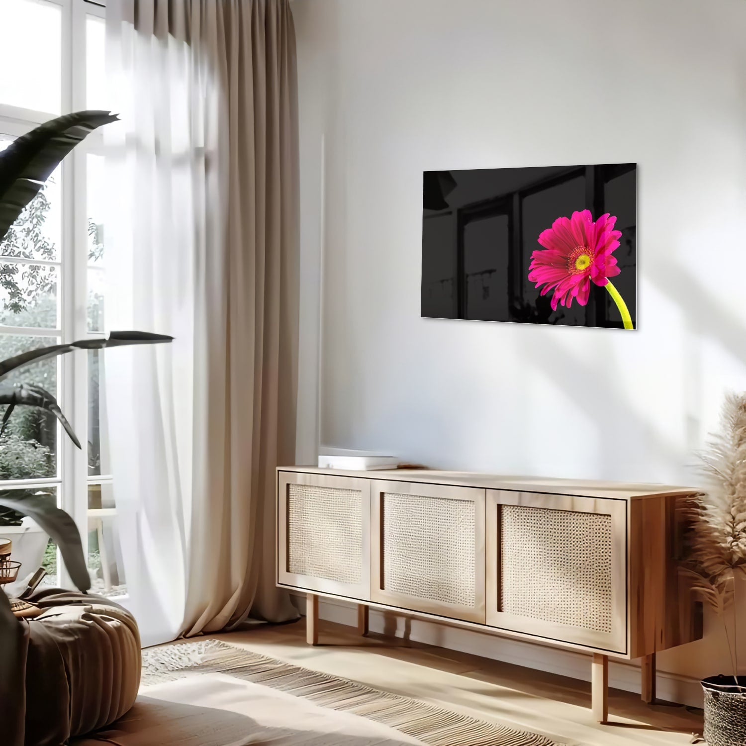 Glazen schilderij van een roze gerbera op zwarte achtergrond, perfect voor decoratie