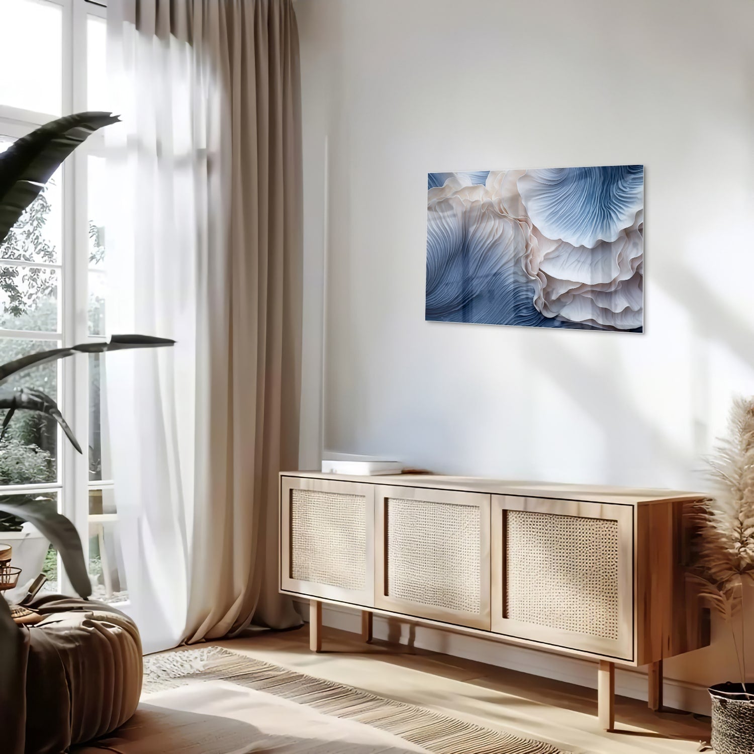 Glazen schilderij met blauw-witte patronen in modern interieur
