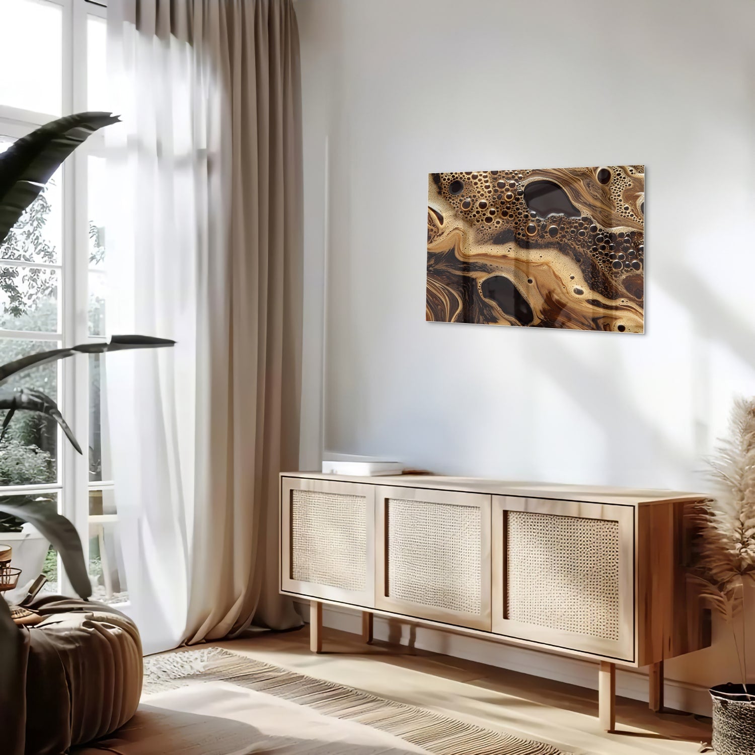 Abstract glazen schilderij met aardse kleuren en organische vormen, geschikt voor moderne interieurs.