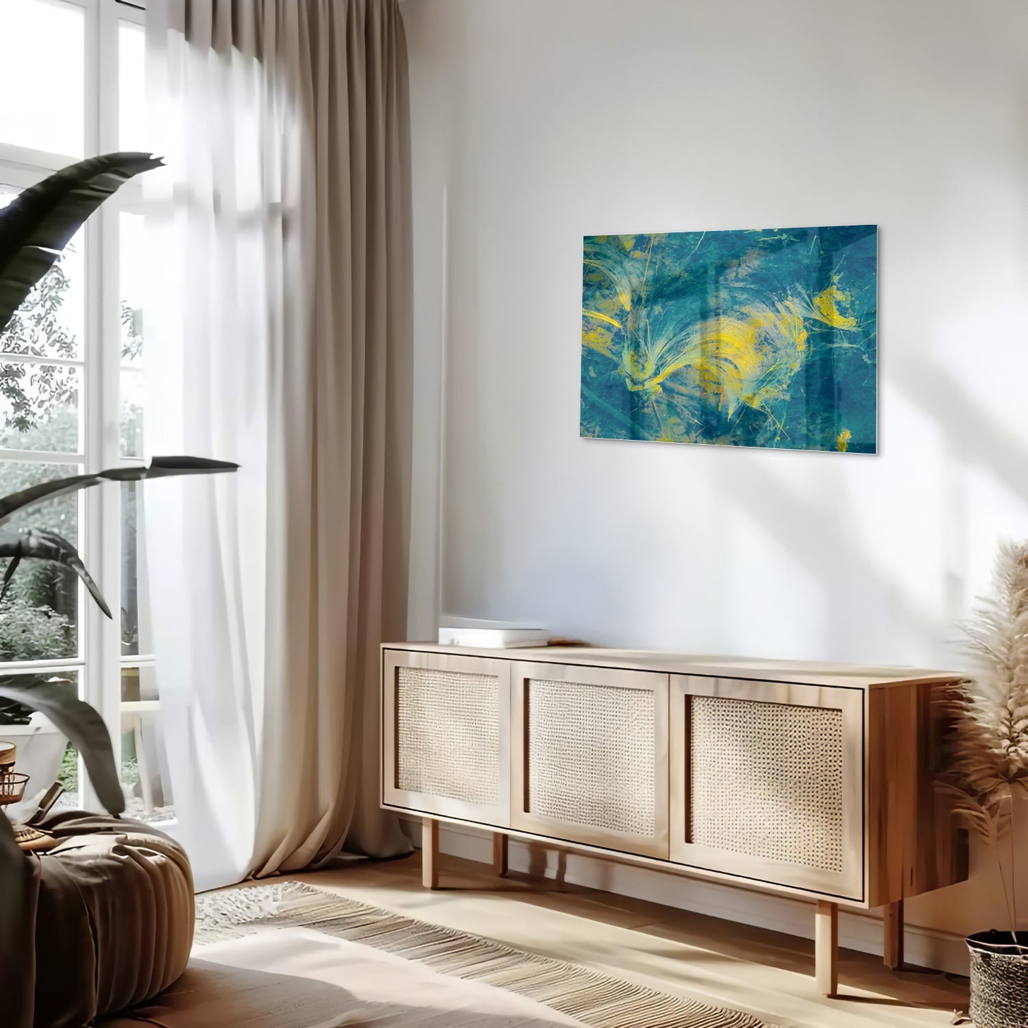 Abstract glazen schilderij met blauw en geel dat aan de muur hangt