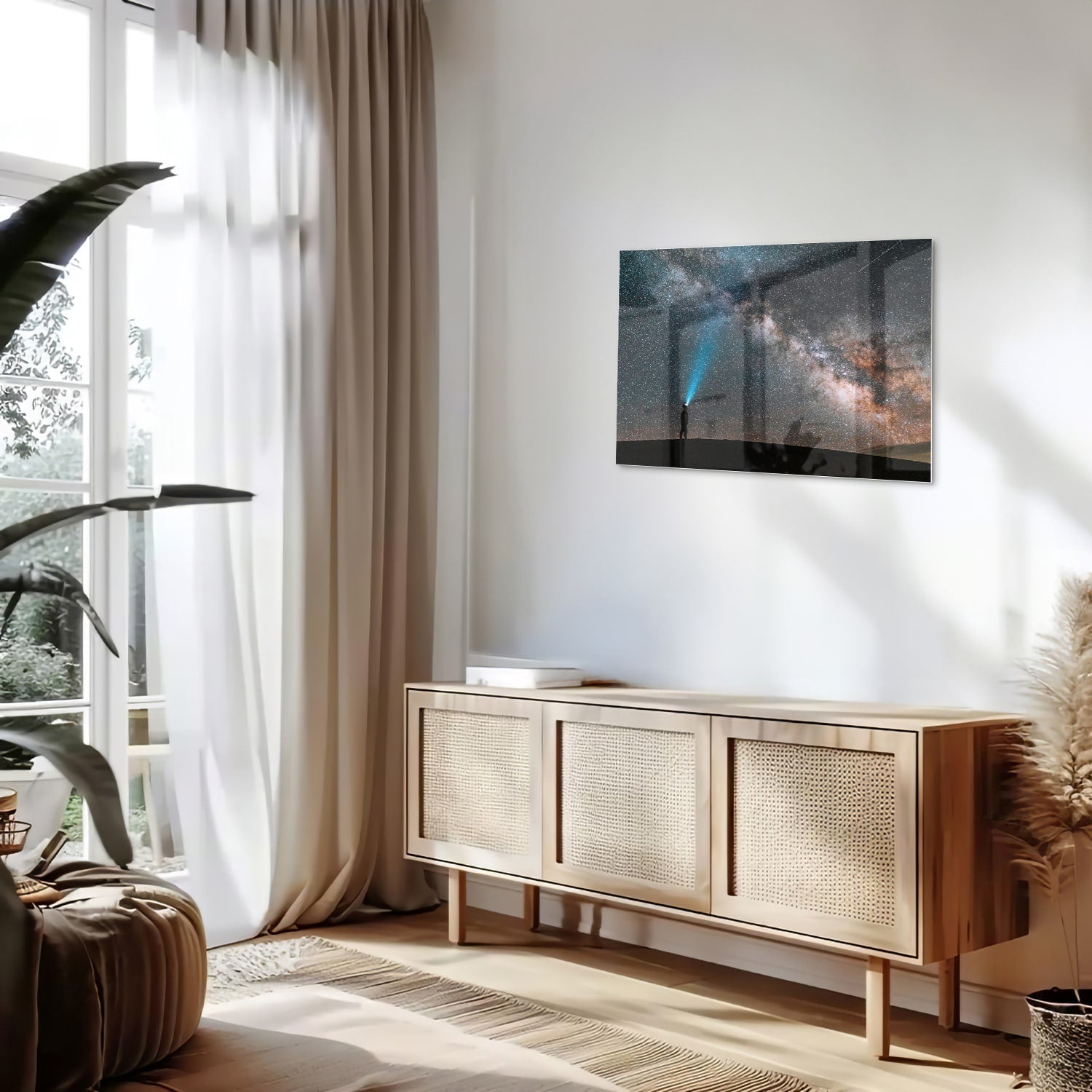 Glazen schilderij van een sterrenhemel met een lichtstraal.
