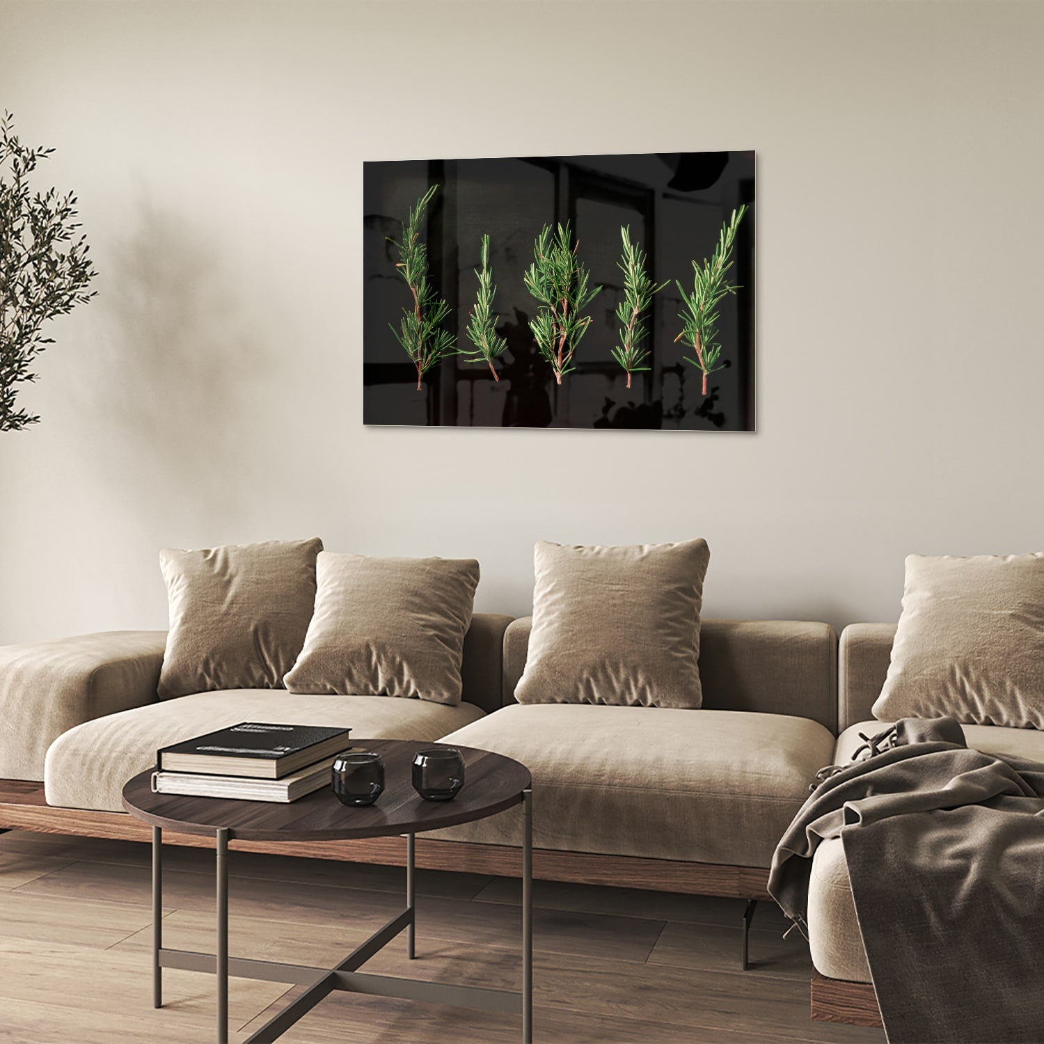 Glazen schilderij met illustraties van groene takken aan een wand.