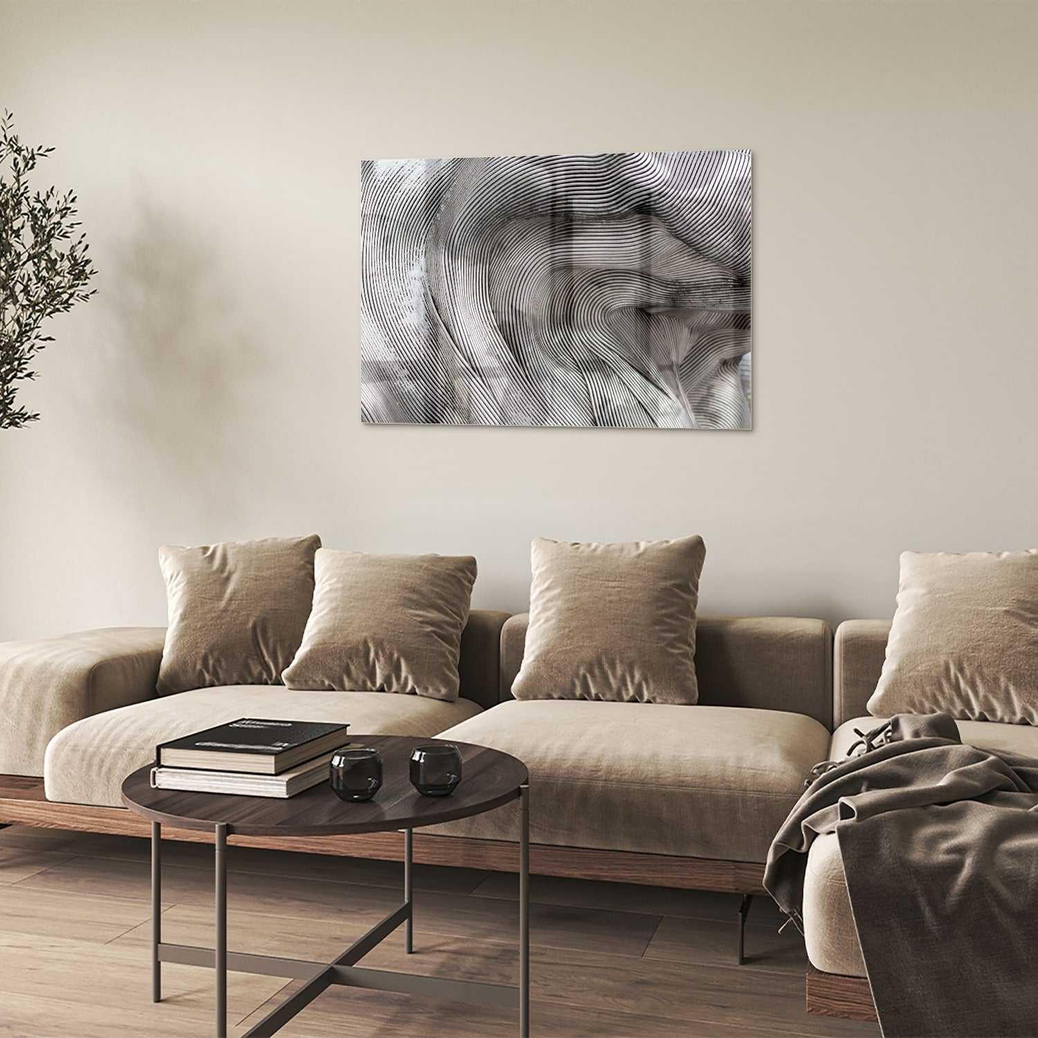 Abstract glazen schilderij met golvende lijnen in een lichte ruimte