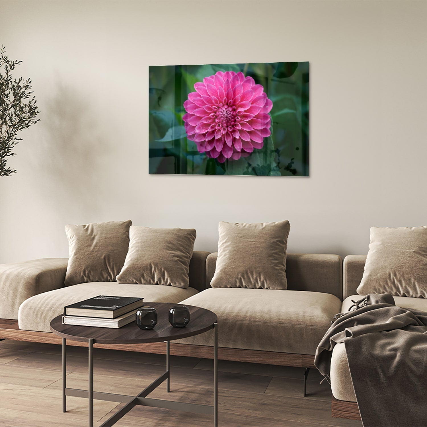 Glazen schilderij met een grote roze bloem, perfect voor wanddecoratie.