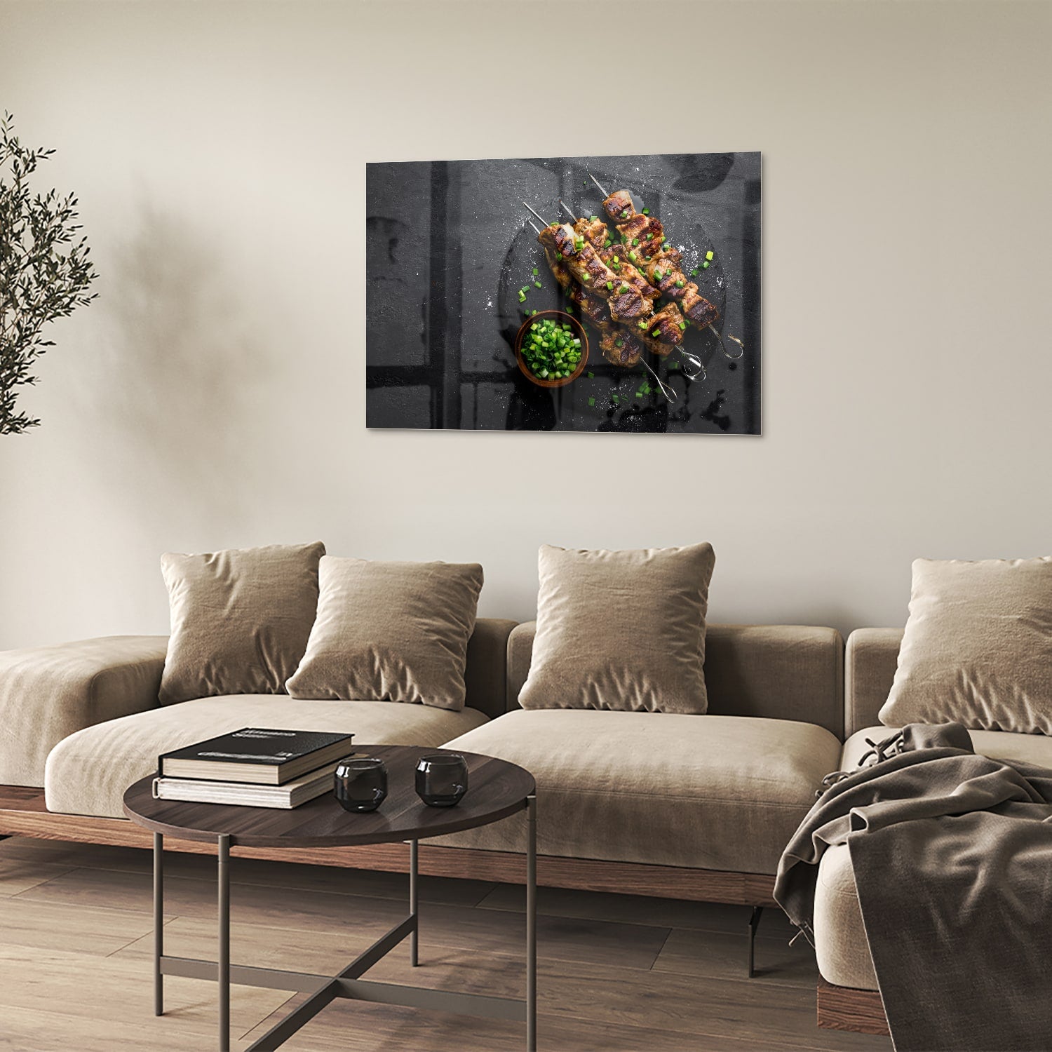 Glazen schilderij met kebabs op een zwarte achtergrond, perfect voor keuken decoratie.