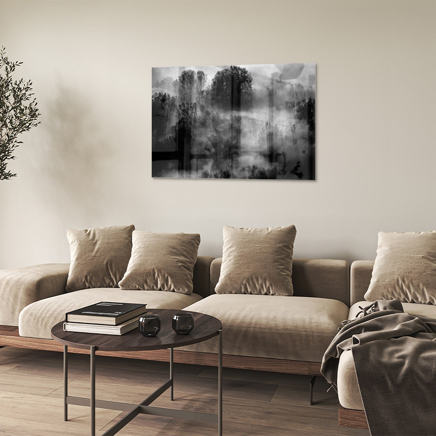 Glazen schilderij met een abstract zwart-wit landschap van bomen in de mist.