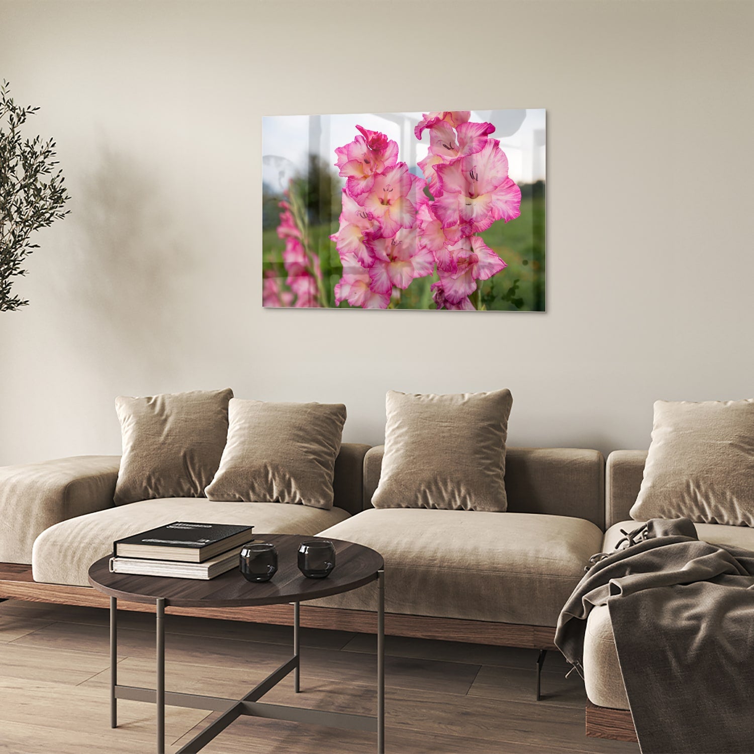 Glazen schilderij van roze gladiolen, een elegant decoratief stuk voor de muur.