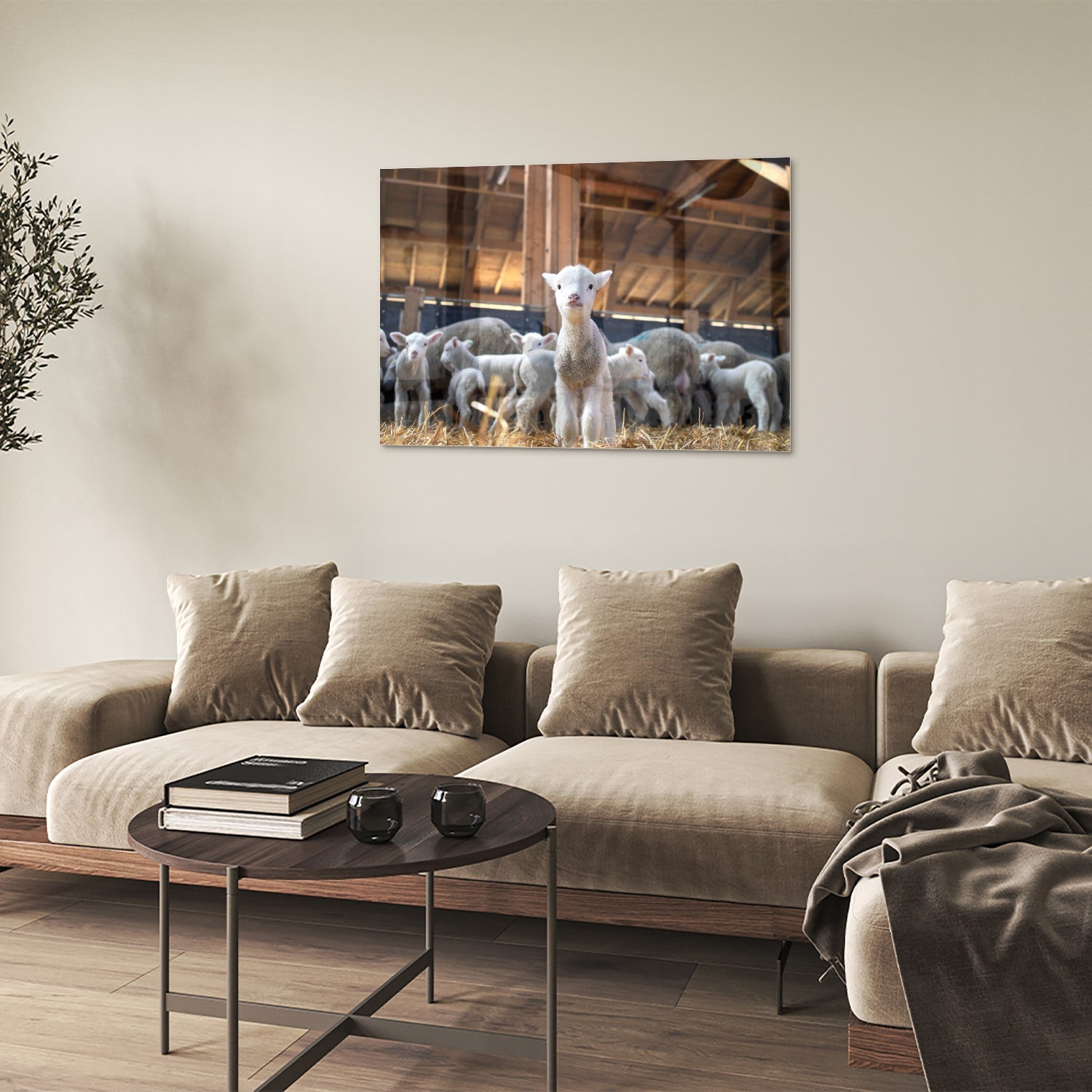 Glazen schilderij met lammetjes in een stal, perfect voor huisdecoratie.