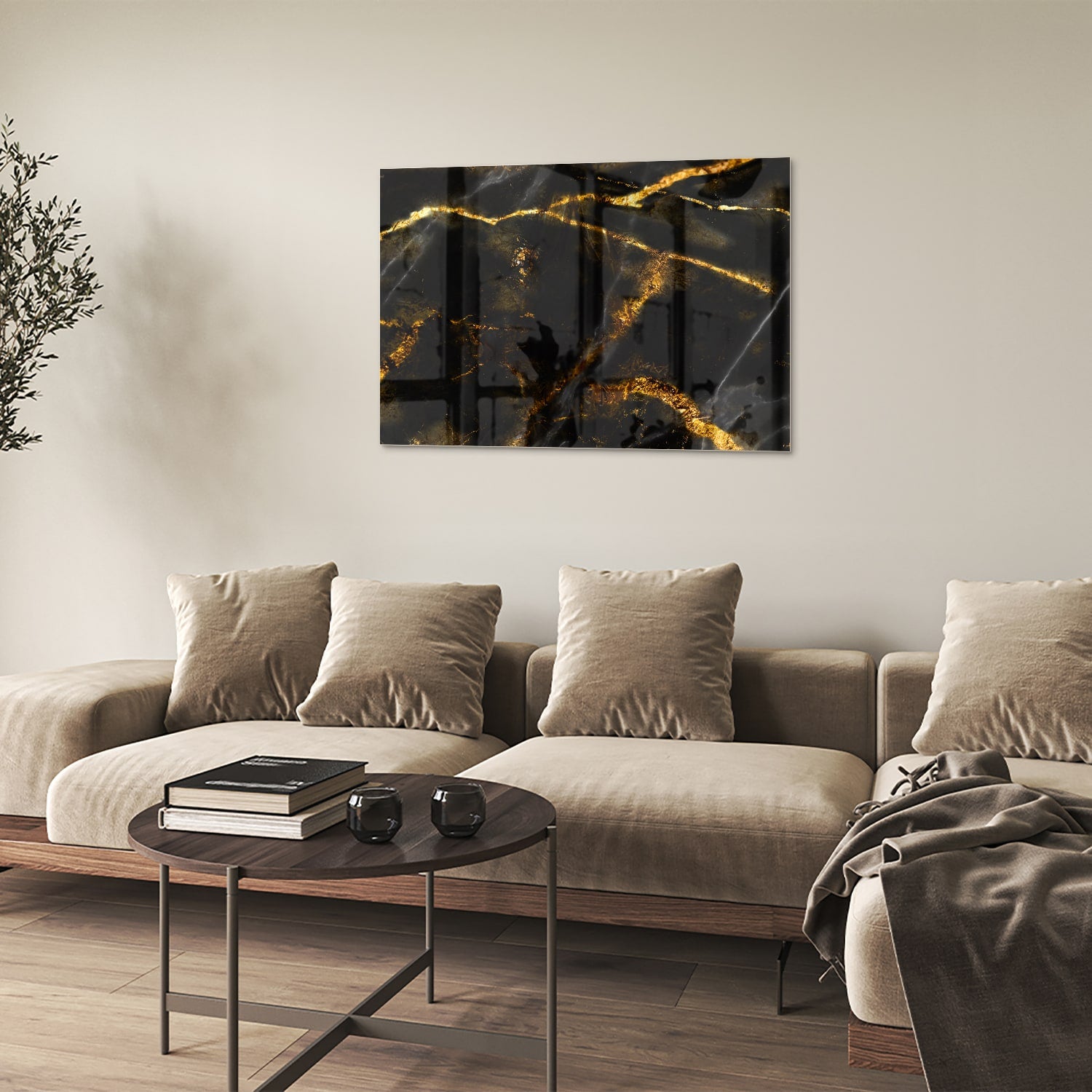 Glazen schilderij met zwart en gouden marmerdesign aan de muur