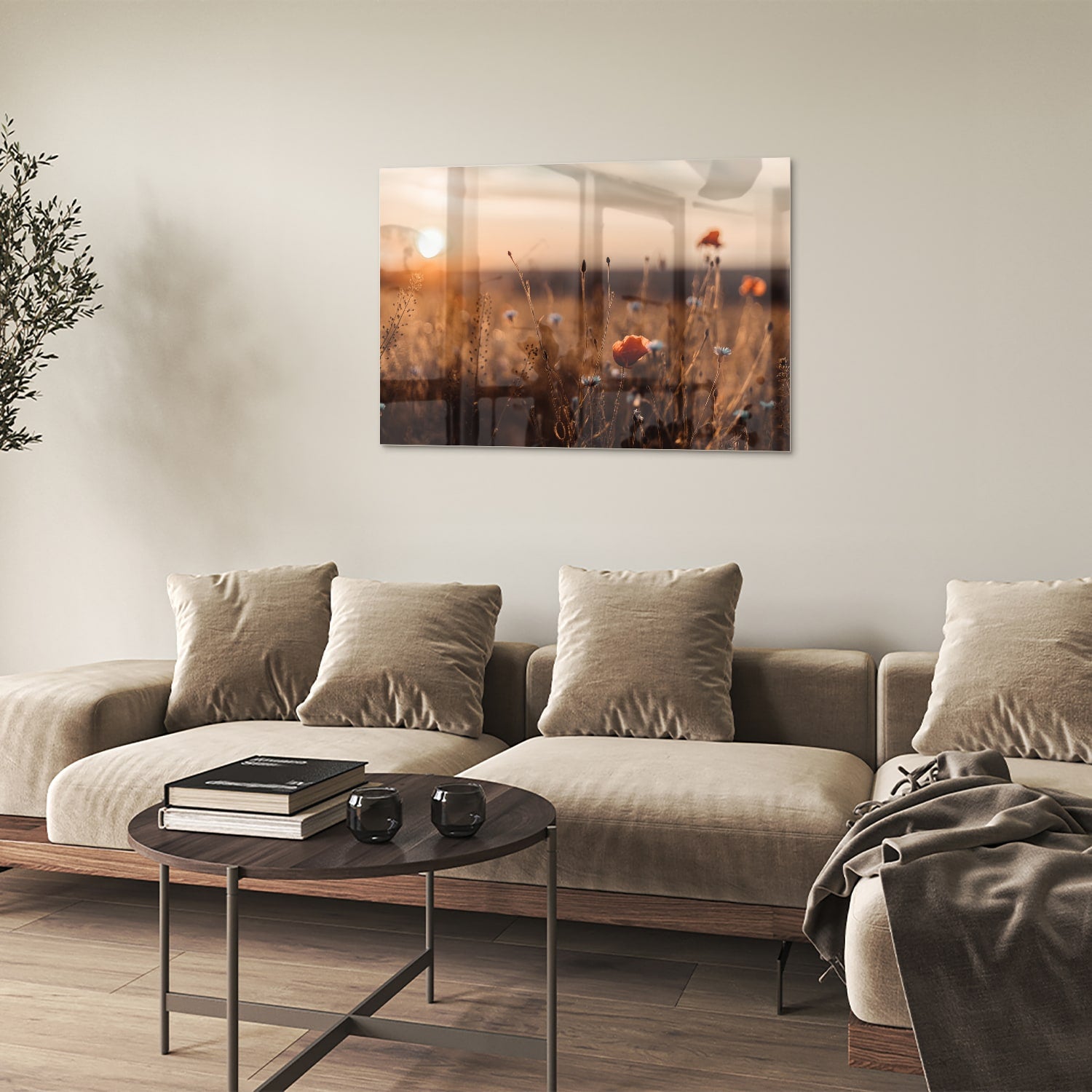 Glazen schilderij van een poppy veld bij zonsondergang, met warme kleuren.