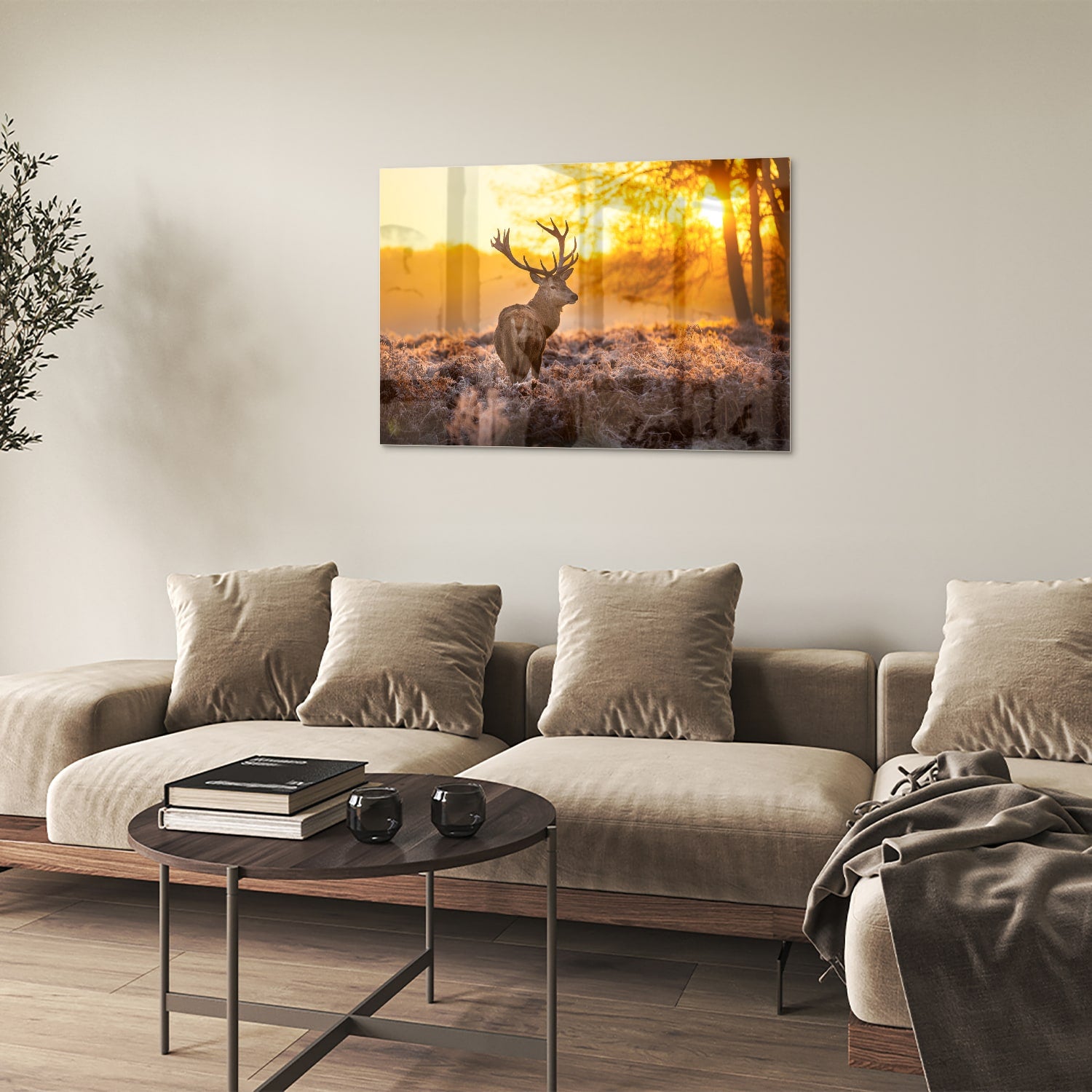 Glazen schilderij van een hert in de opkomende zon boven een veld