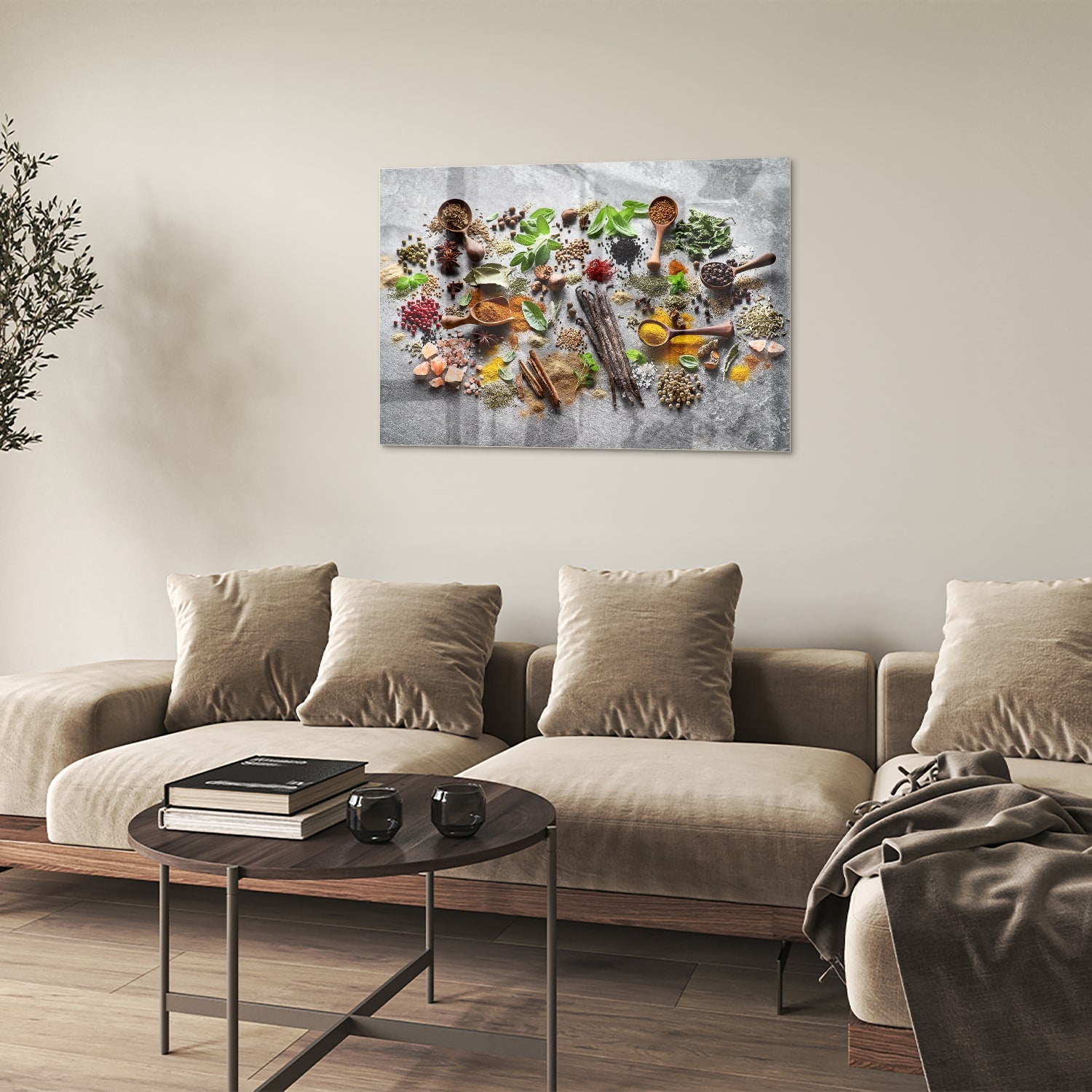 Glazen schilderij met een artistieke weergave van kruiden en specerijen in een gezellige keukenomgeving.