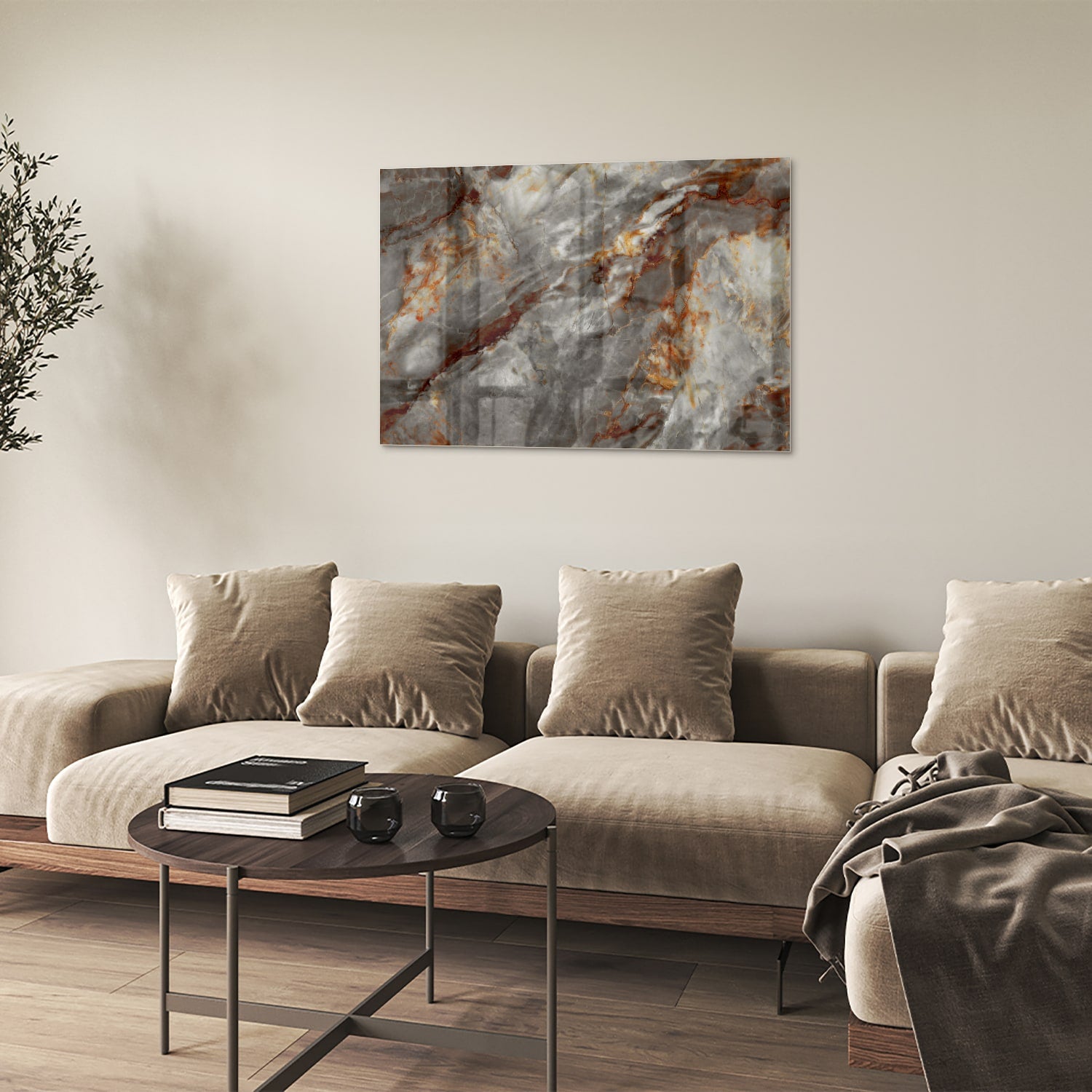 Glazen schilderij met marmerlook in grijs en oranje aan de muur